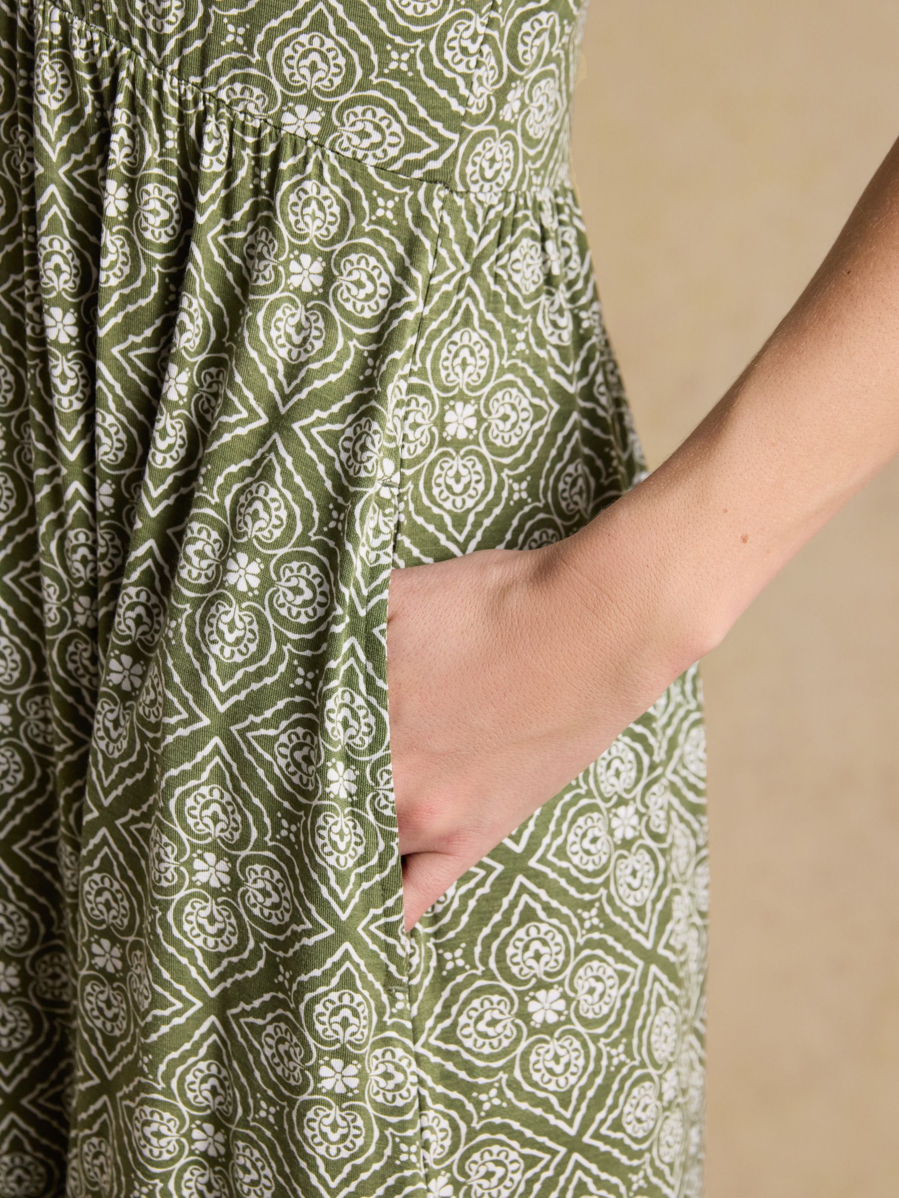 Nia Khaki Green Short Sleeve Jersey Midi Dress - Image 4 of 7