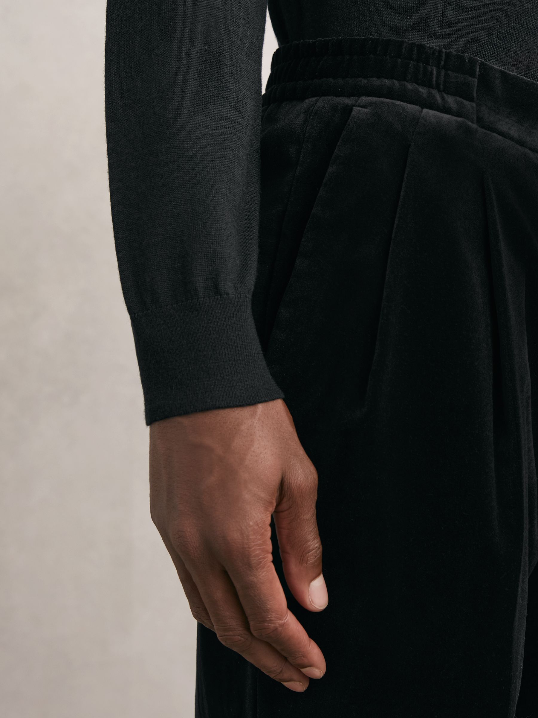 Βελούδινο Παντελόνι σε Φαρδιά Γραμμή σε Μαύρο - Εικόνα 3 από 6