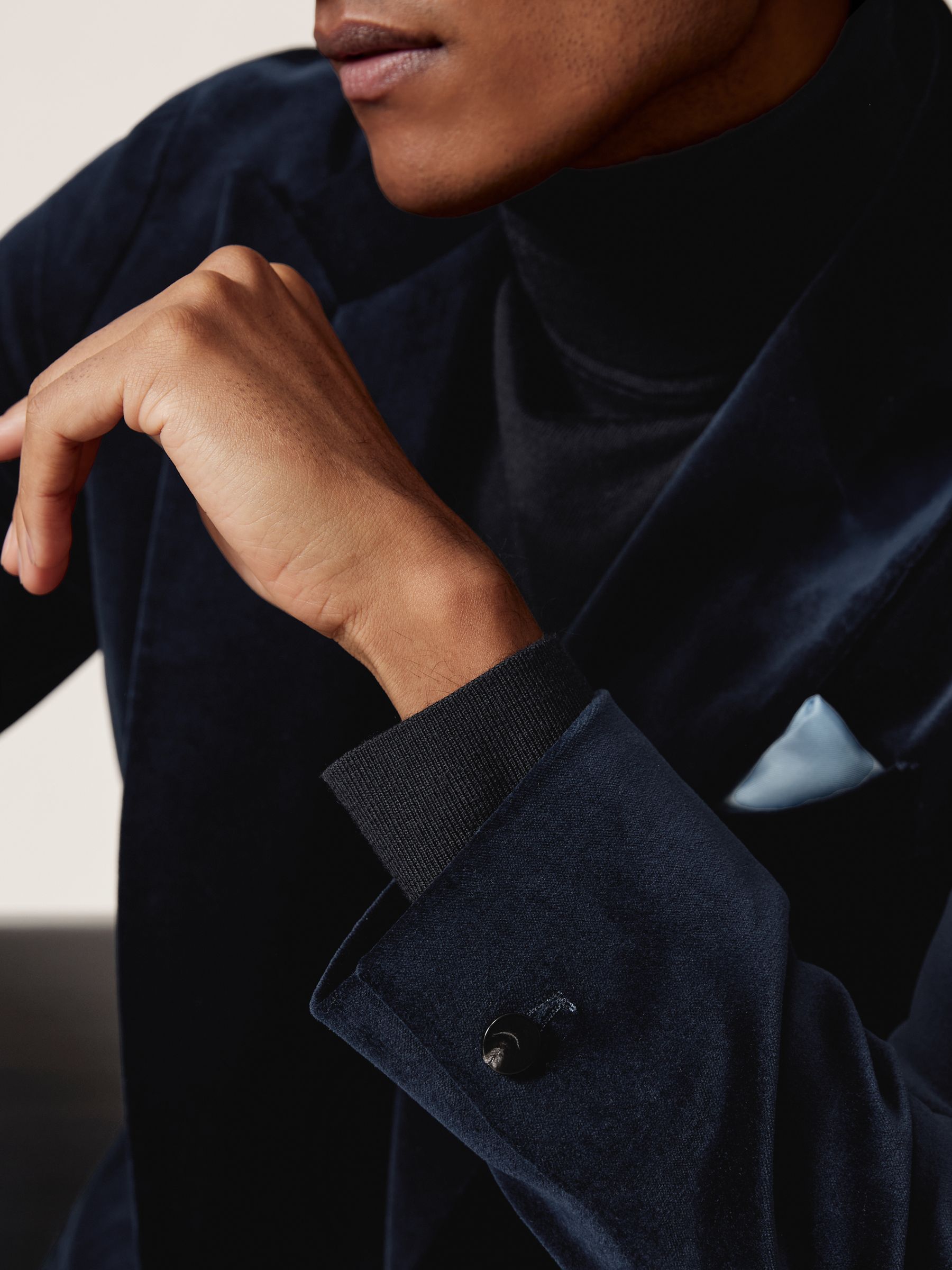 Single-Breasted Velvet Blazer Tailored-Fit in Navy - Image 3 of 9