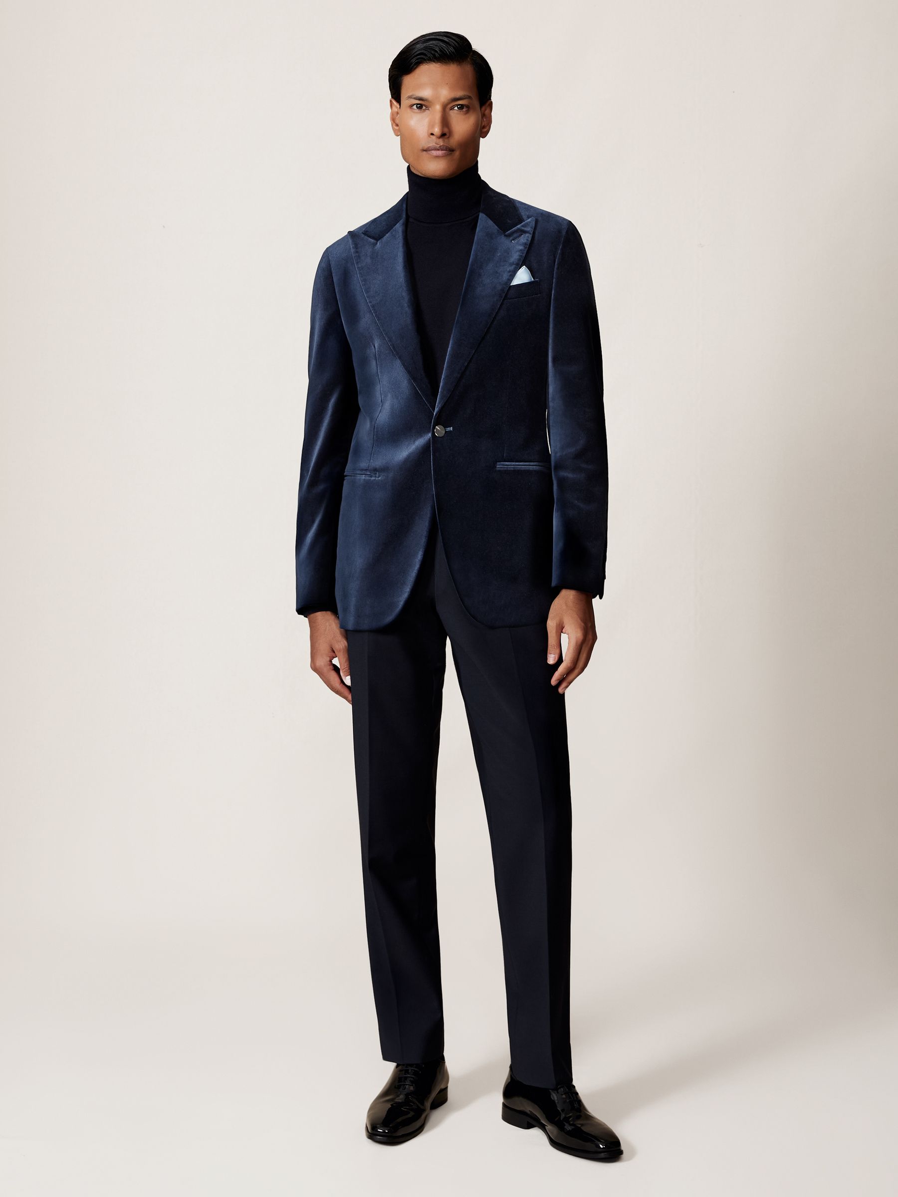 Single-Breasted Velvet Blazer Tailored-Fit in Navy - Image 4 of 9