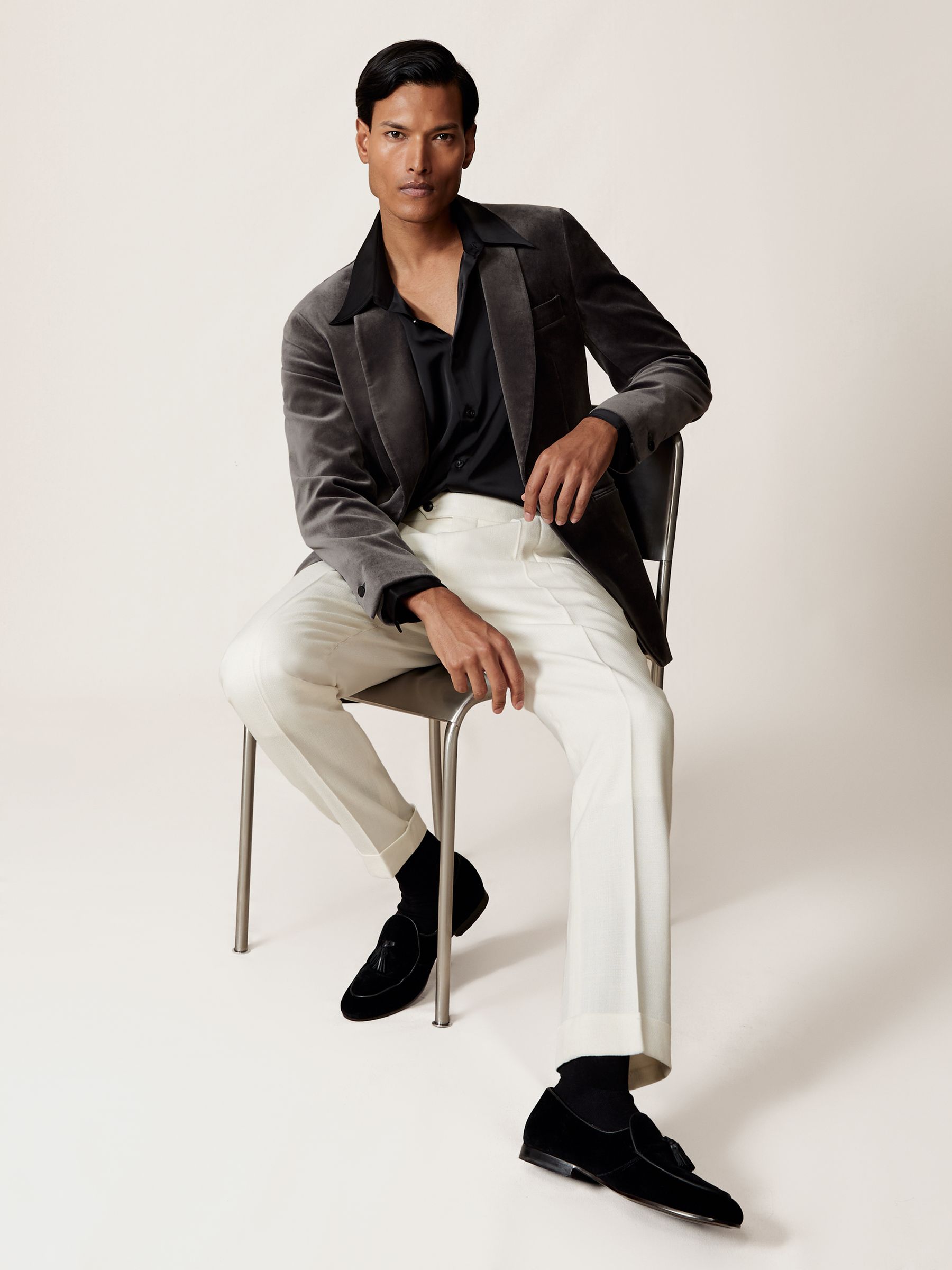 Single-Breasted Velvet Blazer Tailored-Fit in Grey - Image 3 of 8