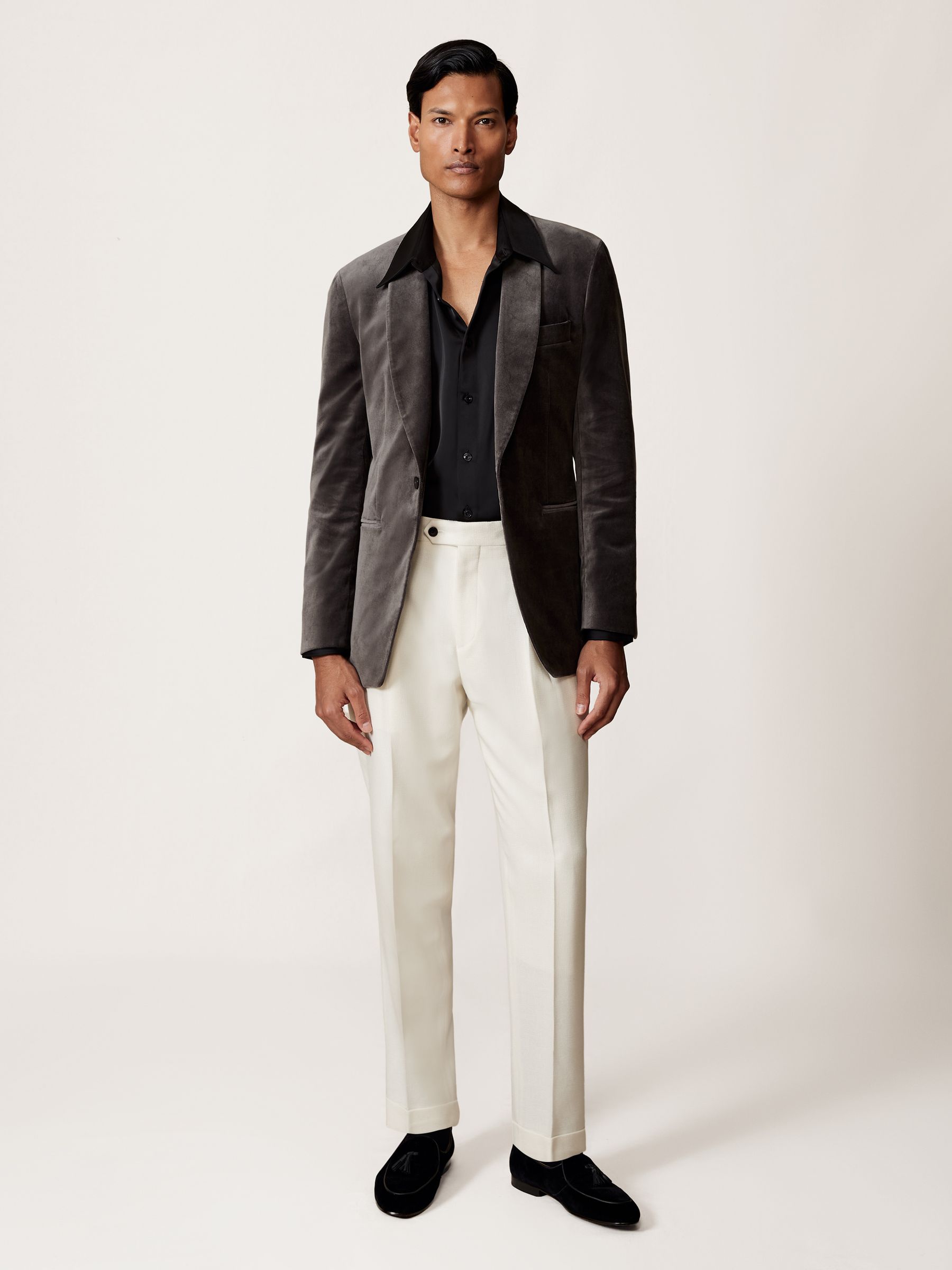 Single-Breasted Velvet Blazer Tailored-Fit in Grey - Image 4 of 8