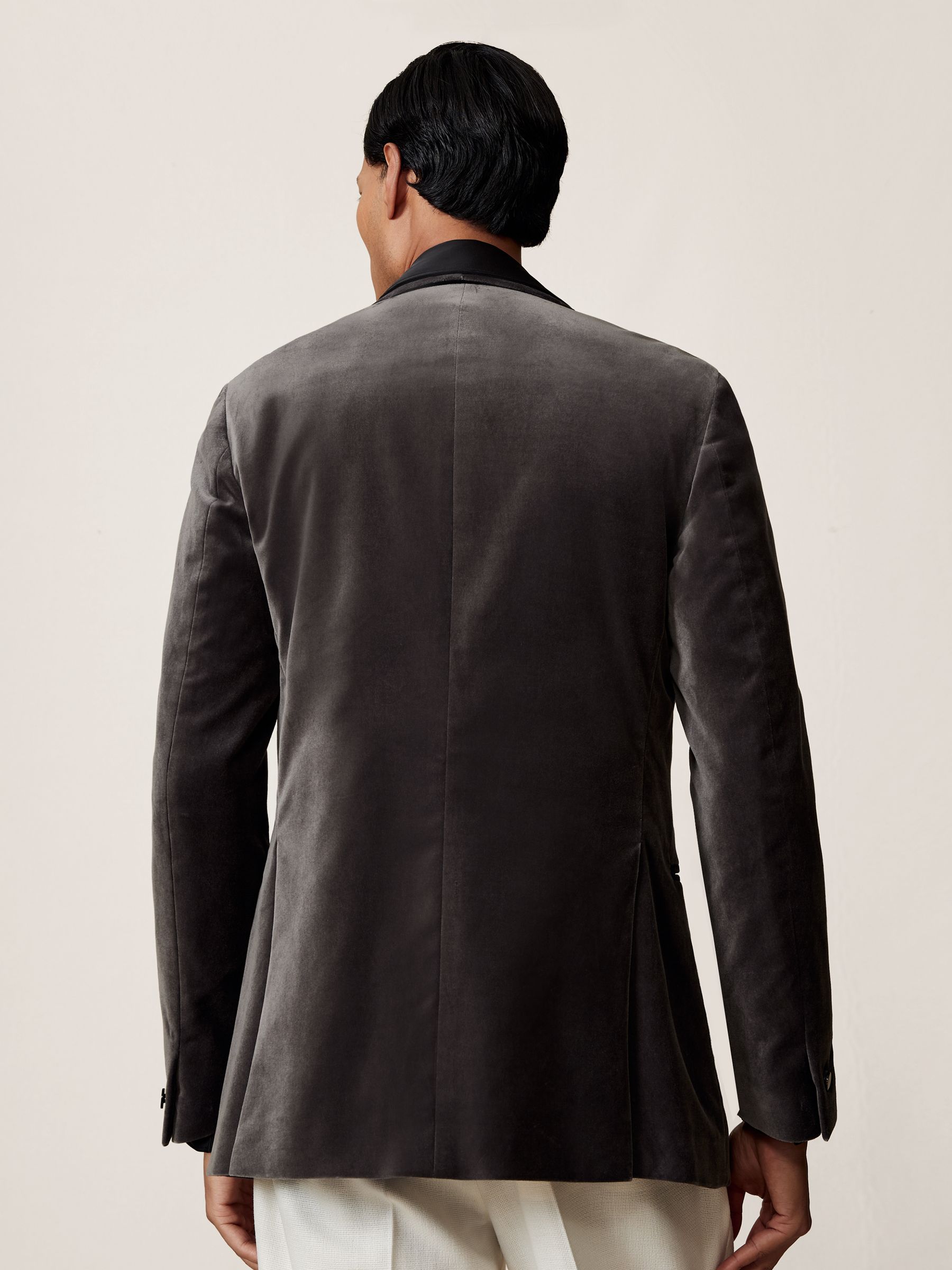 Single-Breasted Velvet Blazer Tailored-Fit in Grey - Image 6 of 8