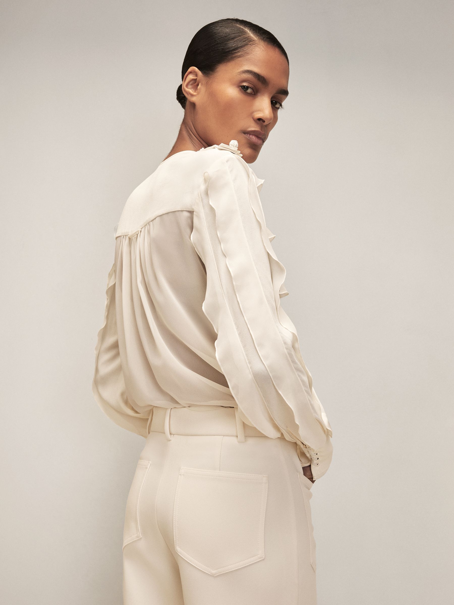 Reiss | Royal Ballet Flæsekant Bluse i Cremefarvet - Billede 4 af 6