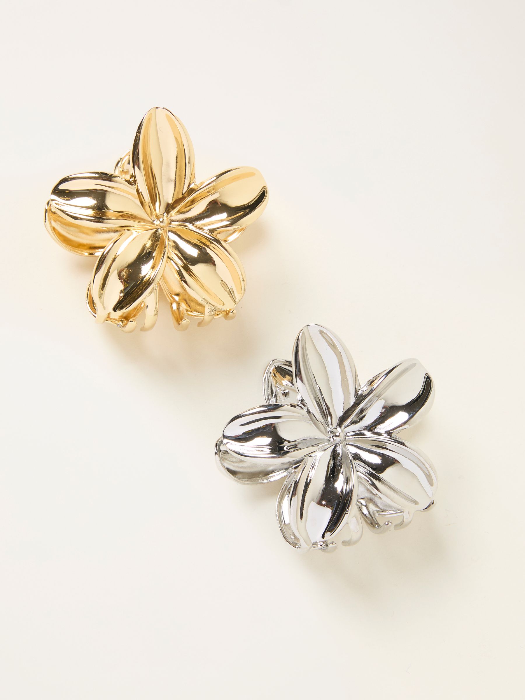 Multi 2 Pack Metal Flower Claw Clips - Image 1 of 2