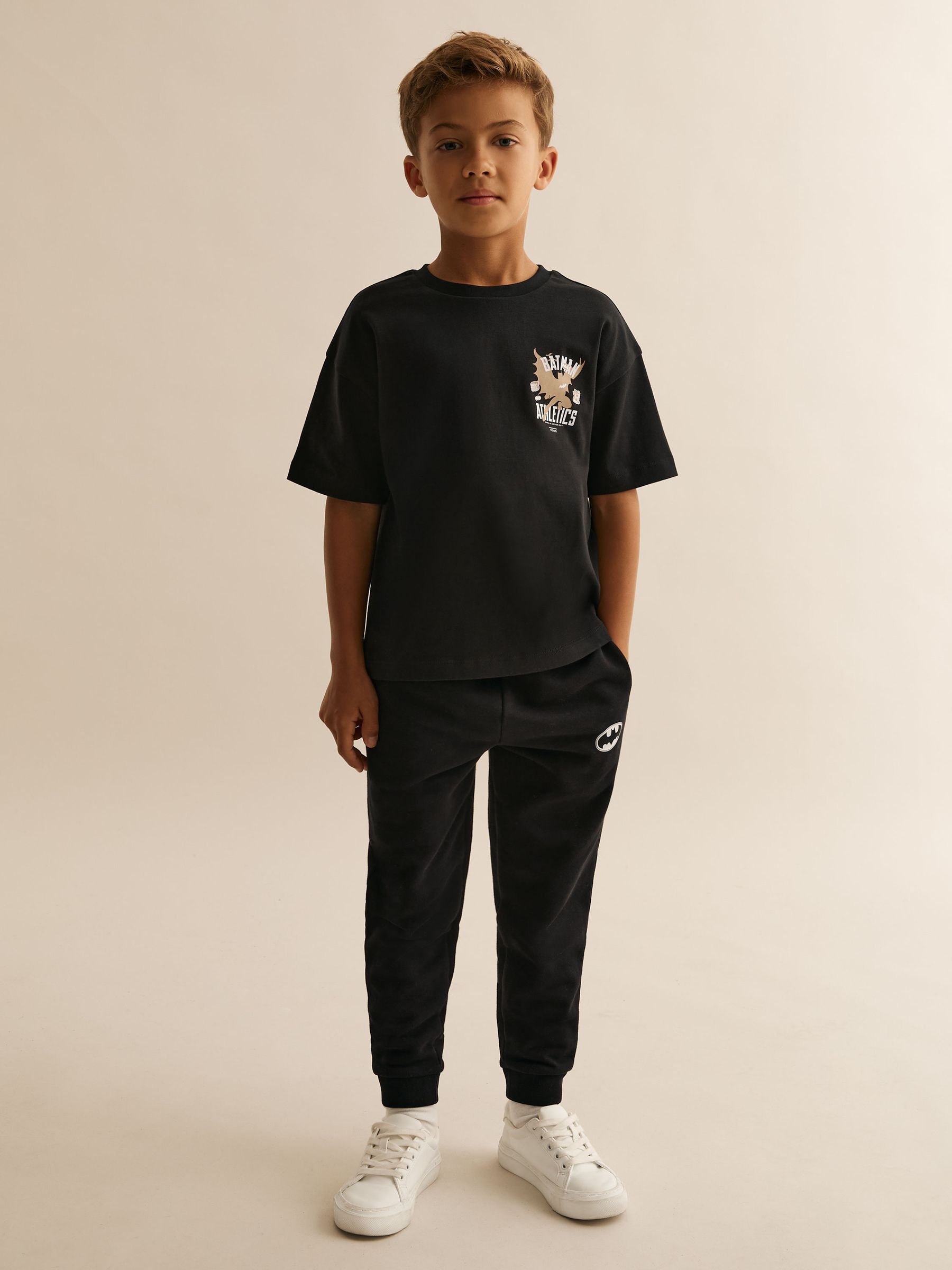 T-Shirt in Black - Image 4 of 5