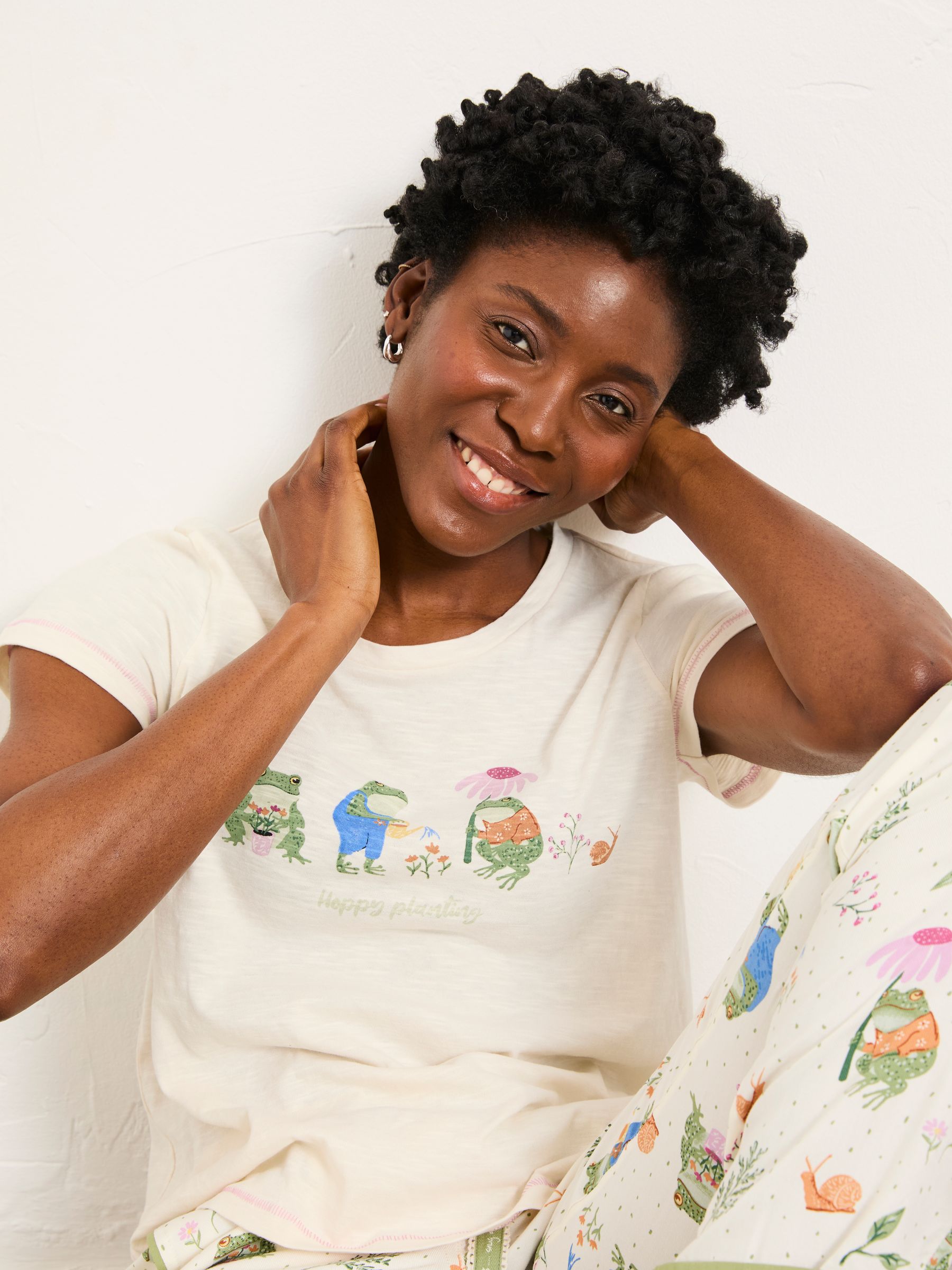 Natalie Ivory Frog Graphic T shirt - Image 5 of 6