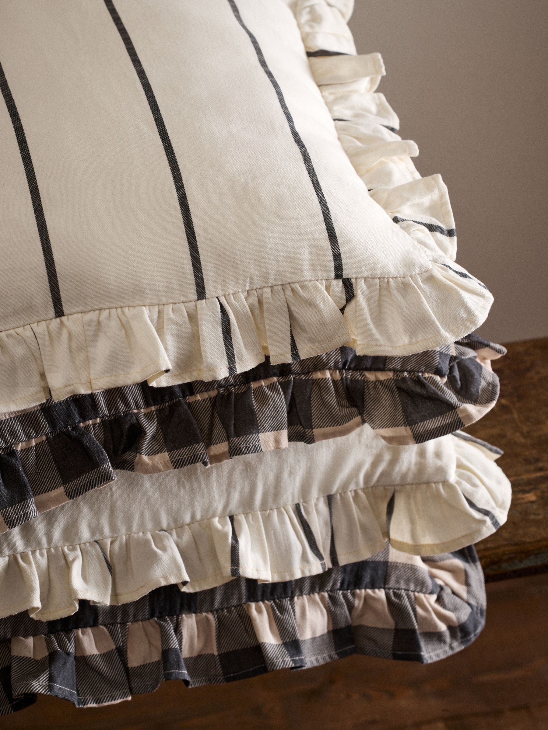 4 Pack Stripe Ruffle Cotton Cushion Covers Black/Cream - Image 3 of 5