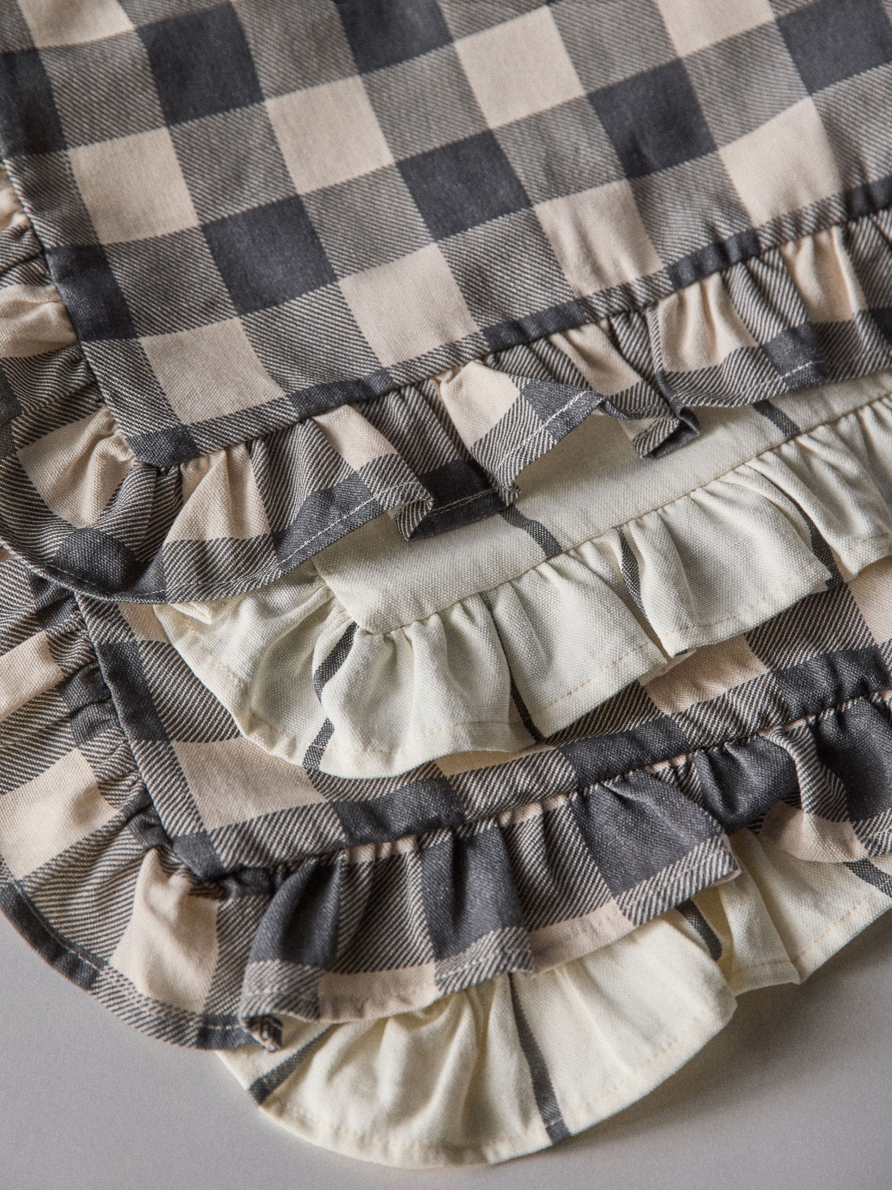 4 Pack Stripe Ruffle Cotton Cushion Covers Black/Cream - Image 4 of 5