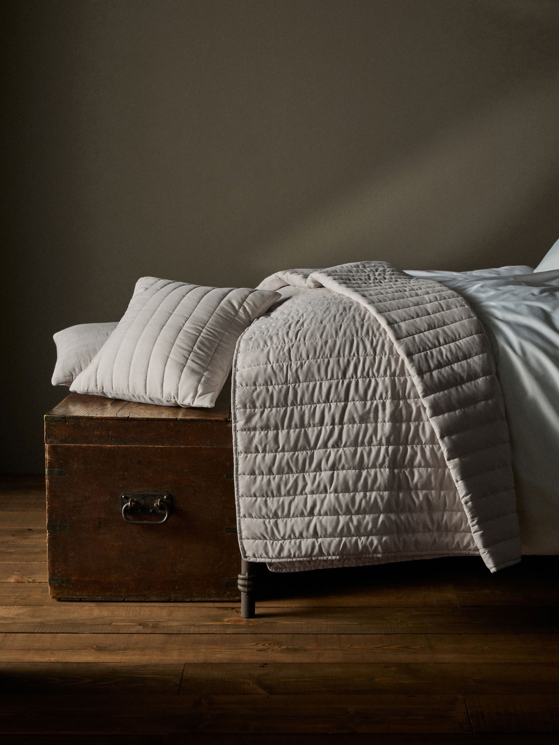 Natural 3 piece Quilted Bedspread and Cushion Covers - Image 5 of 6