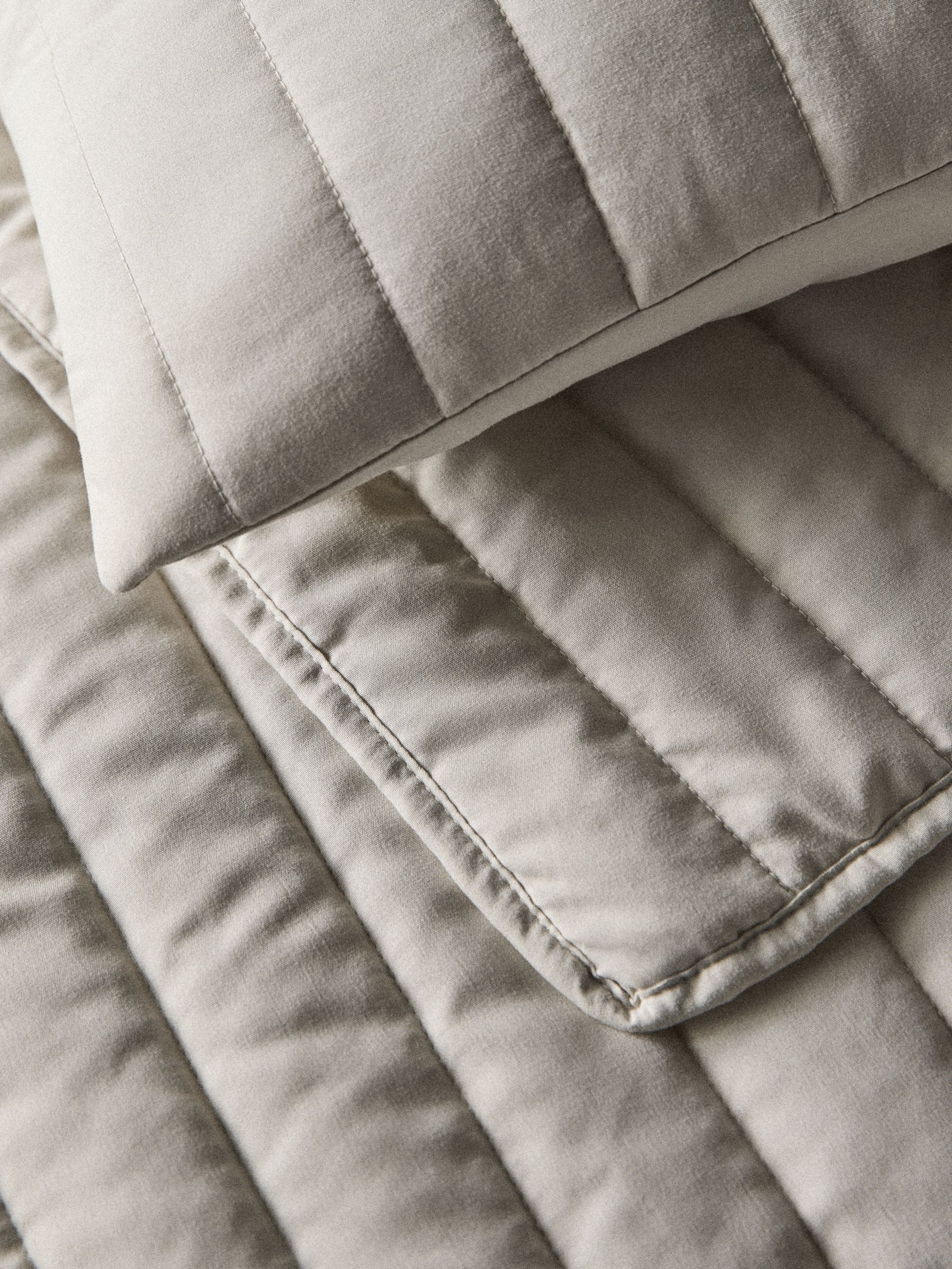 Natural 3 piece Quilted Bedspread and Cushion Covers - Image 6 of 6