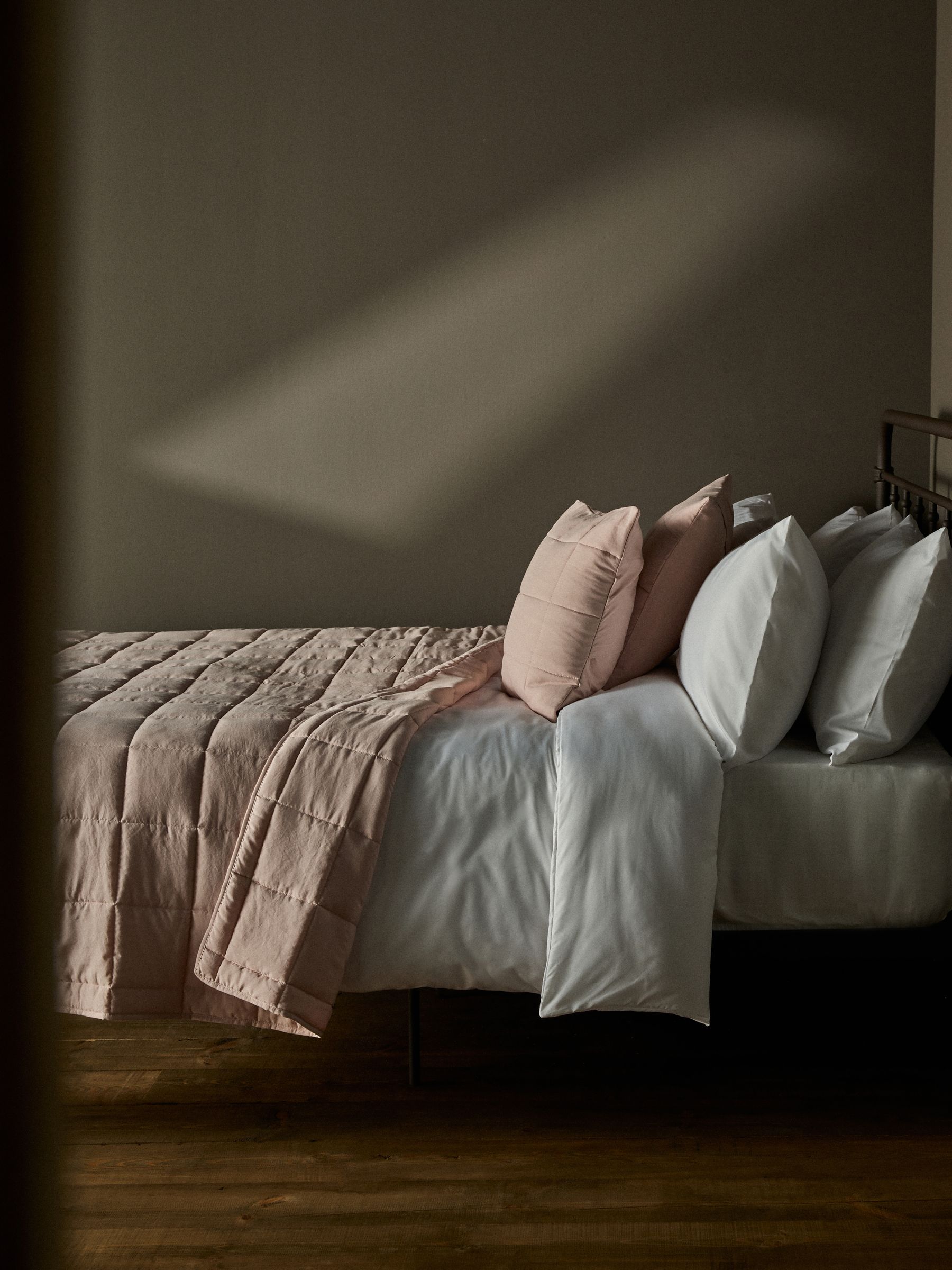 Pink 3 piece Quilted Bedspread and Cushion Covers - Image 3 of 5