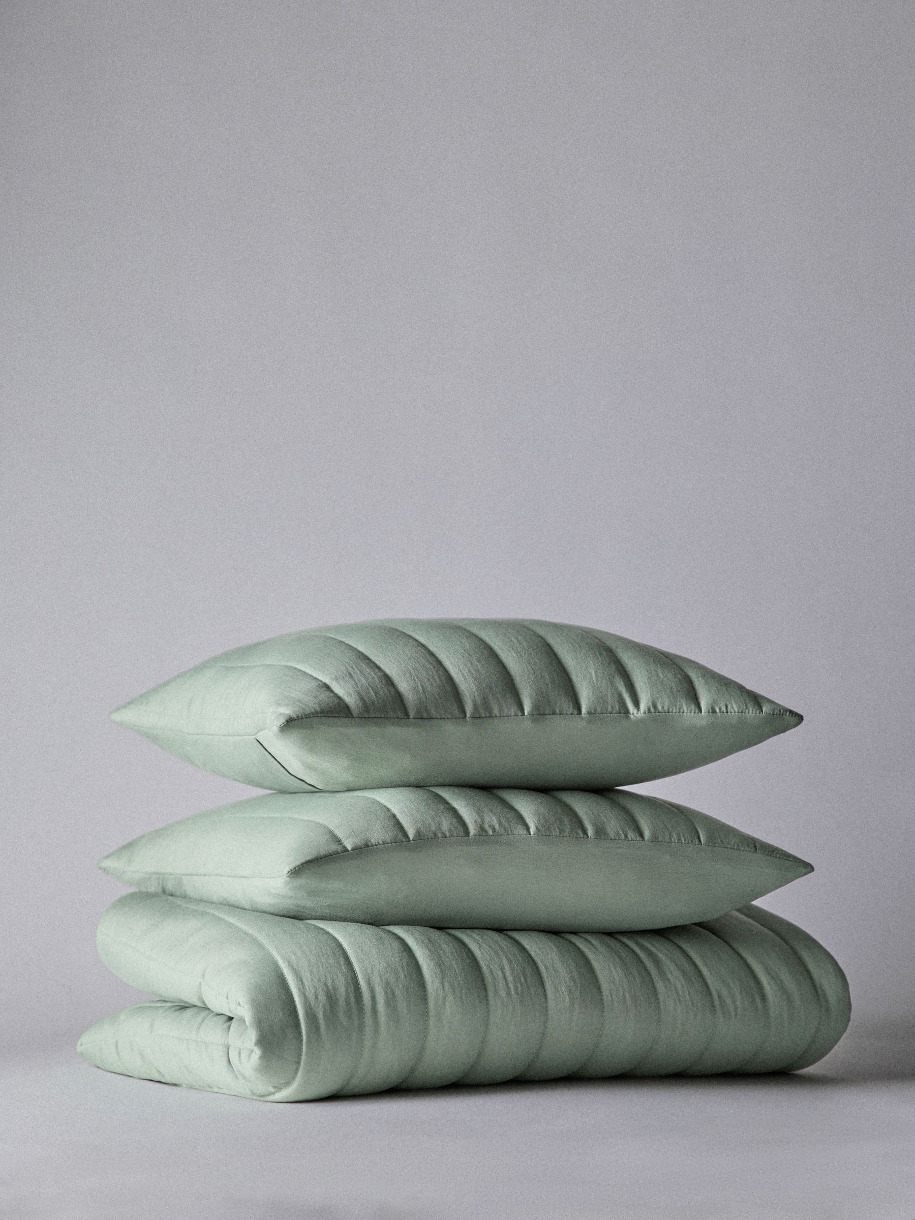 Green 3 piece Quilted Bedspread and Cushion Covers - Image 2 of 6