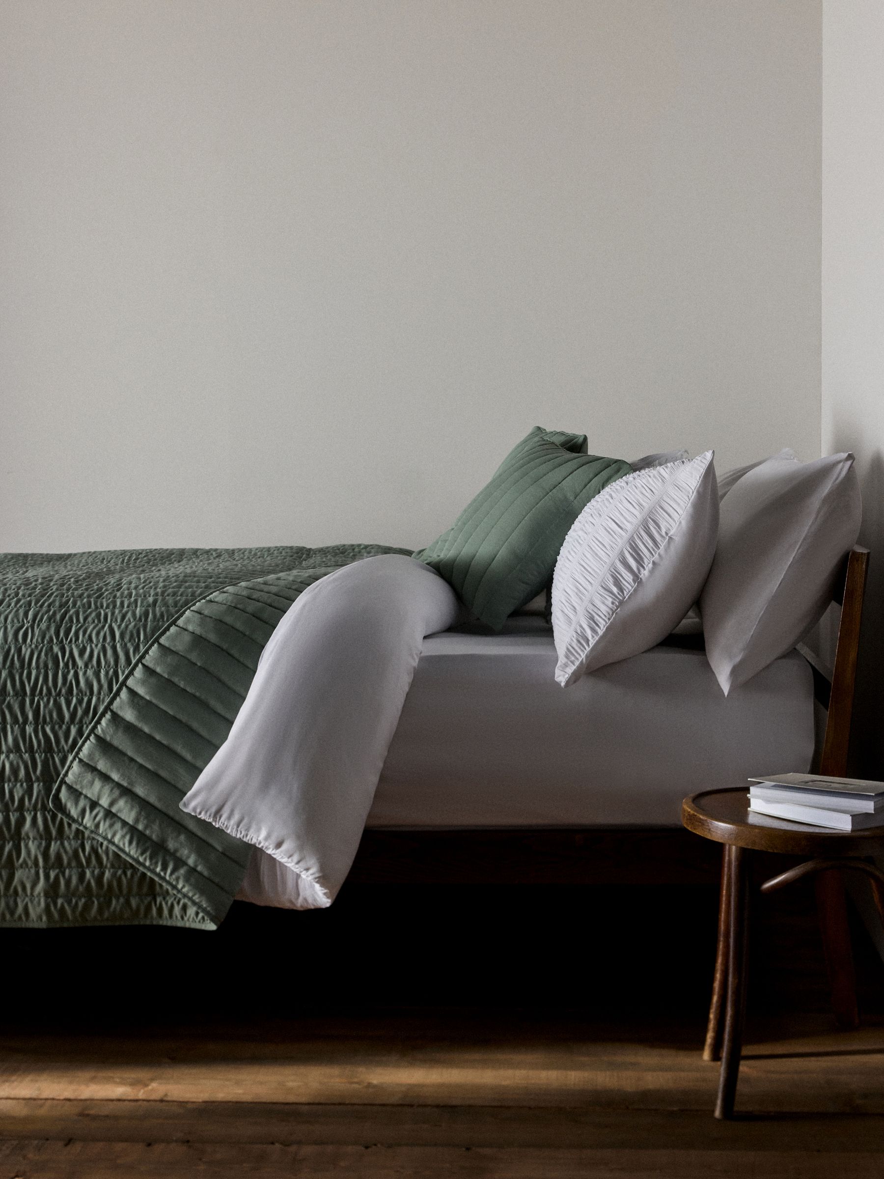 Green 3 piece Quilted Bedspread and Cushion Covers - Image 3 of 6