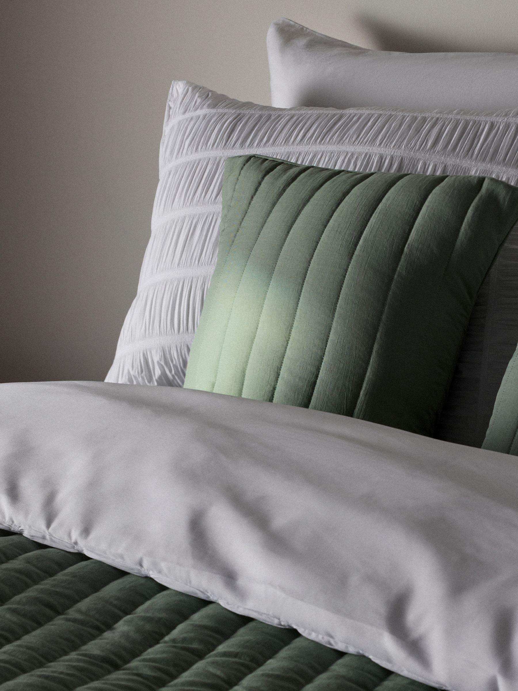 Green 3 piece Quilted Bedspread and Cushion Covers - Image 5 of 6