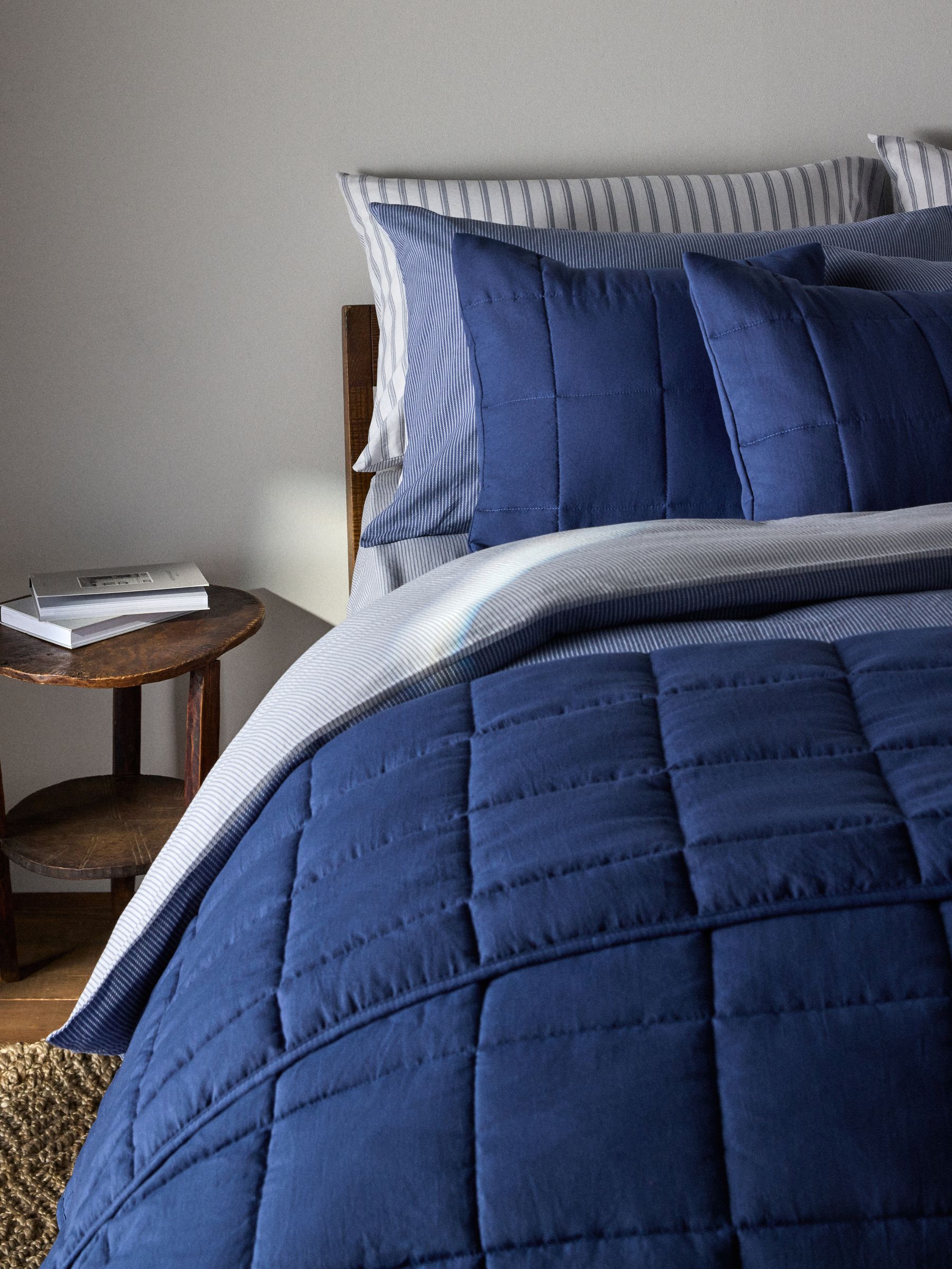 Navy 3 piece Quilted Bedspread and Cushion Covers - Image 4 of 6