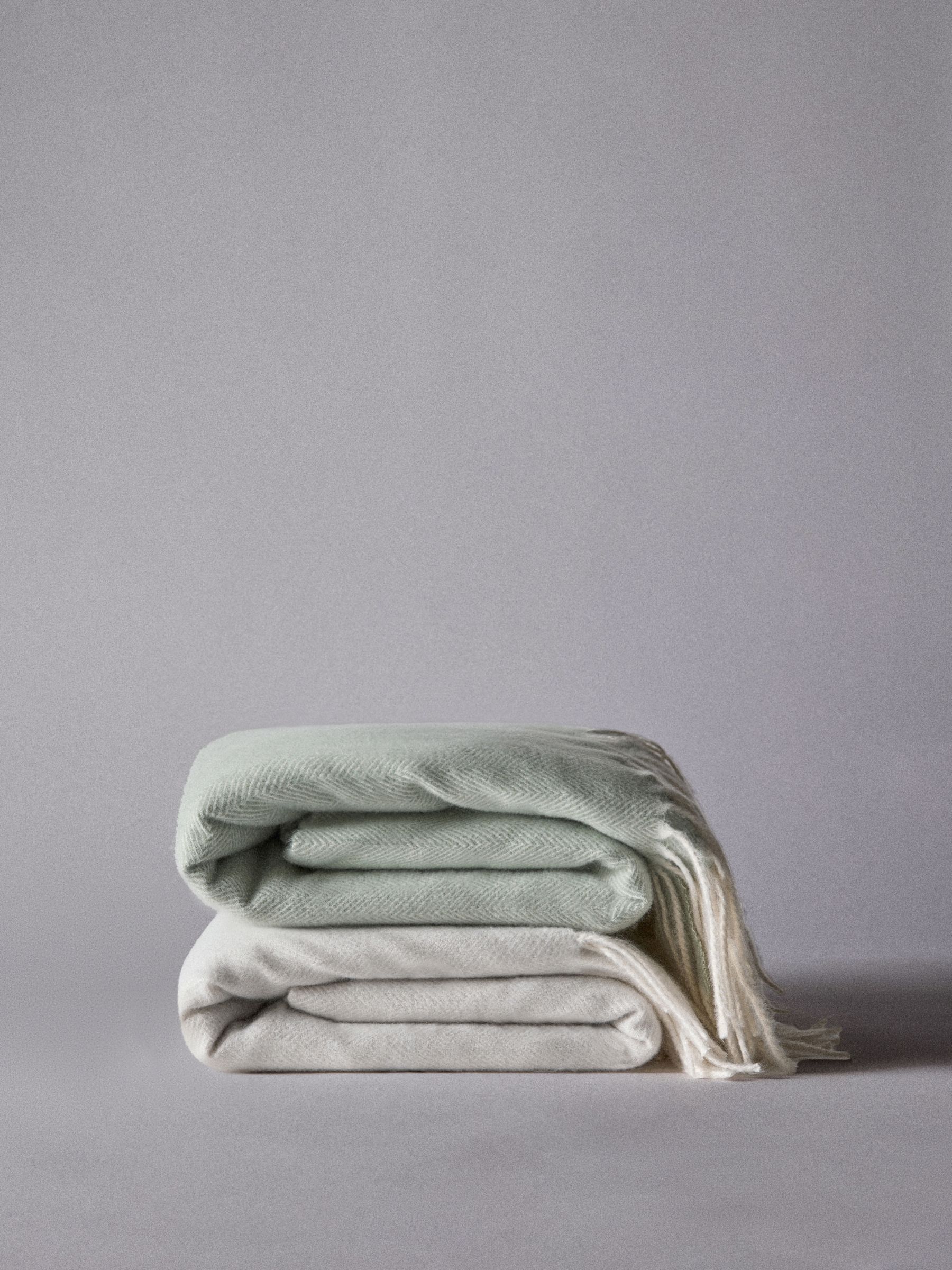 2 Pack Green/Grey Herringbone Throws - Image 2 of 5