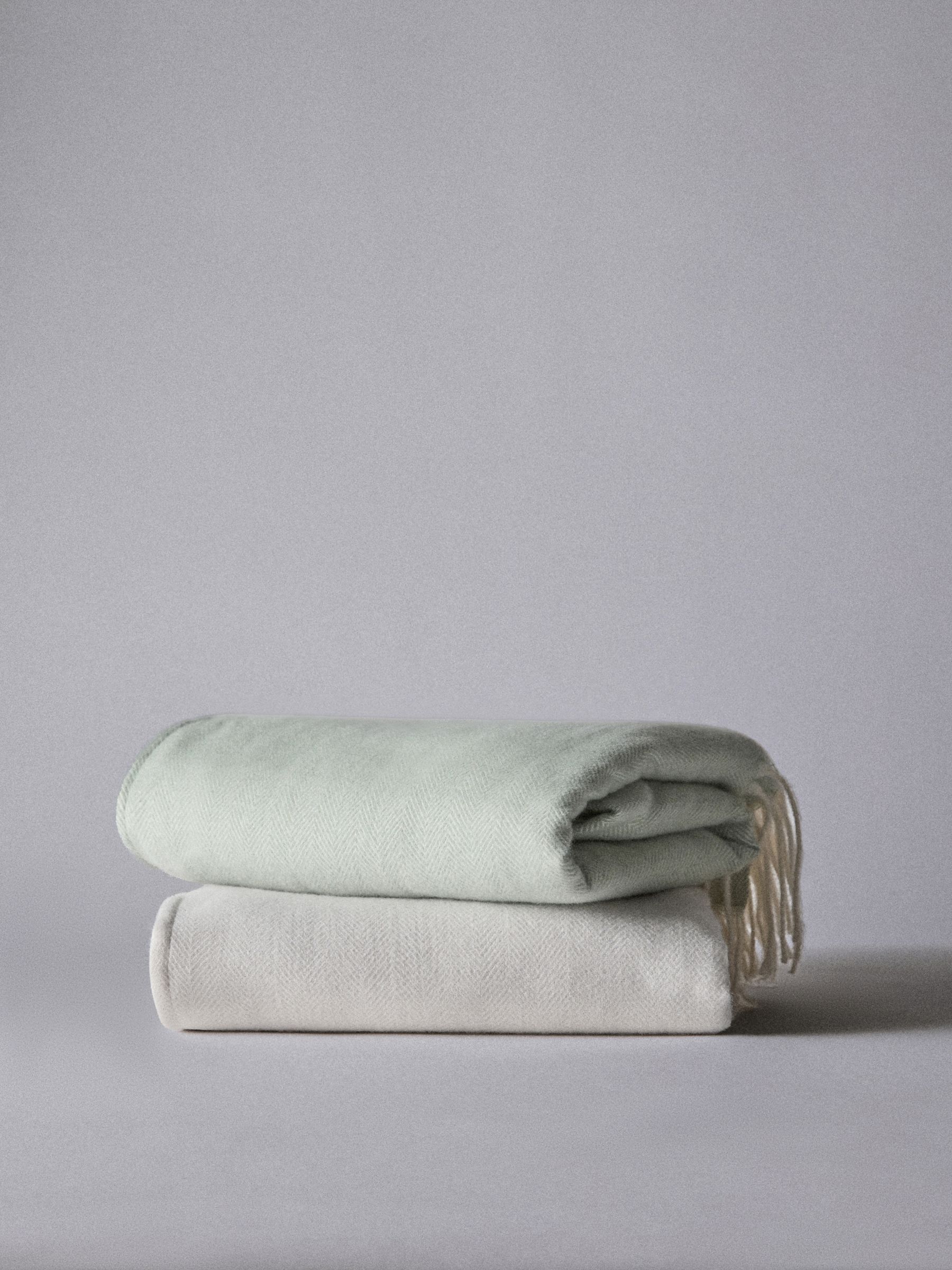 2 Pack Green/Grey Herringbone Throws - Image 3 of 5