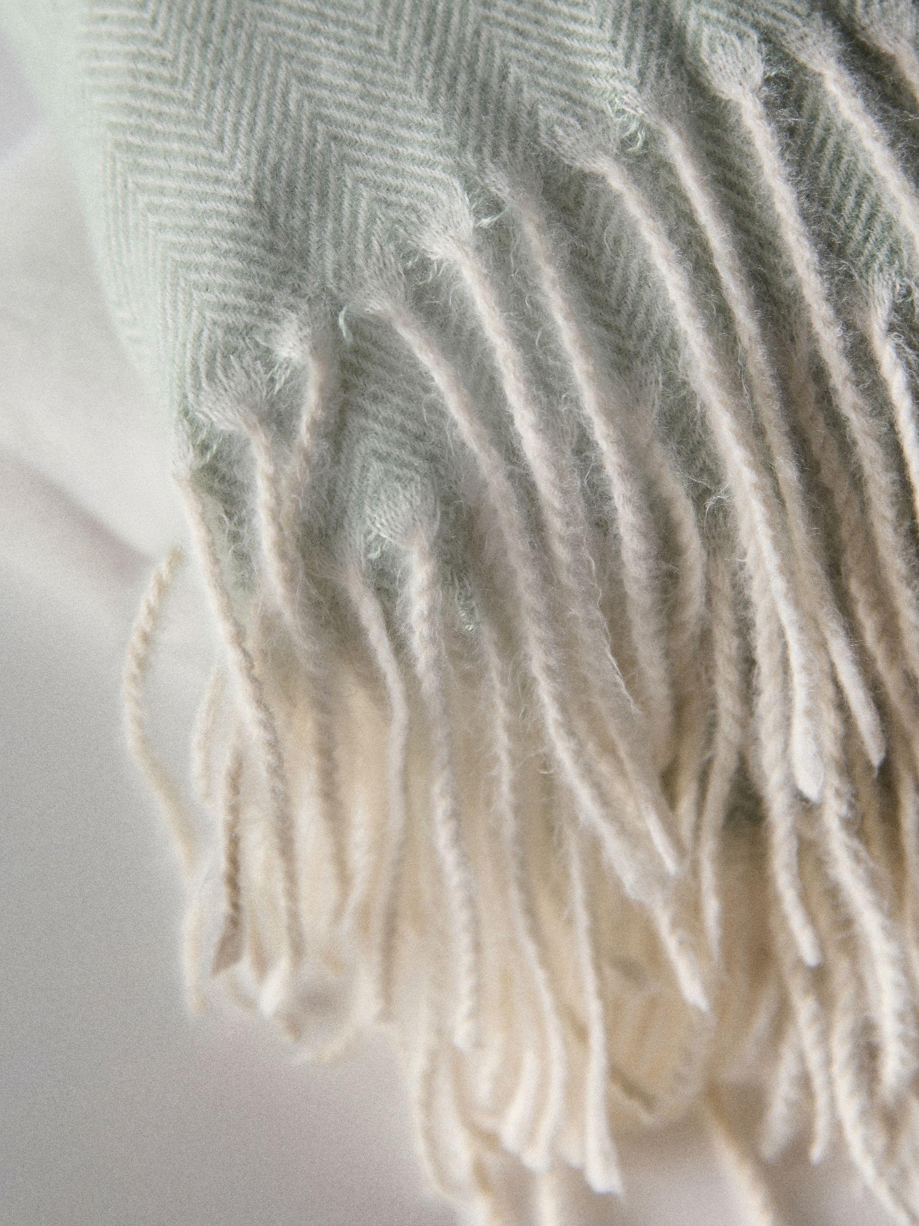 2 Pack Green/Grey Herringbone Throws - Image 5 of 5