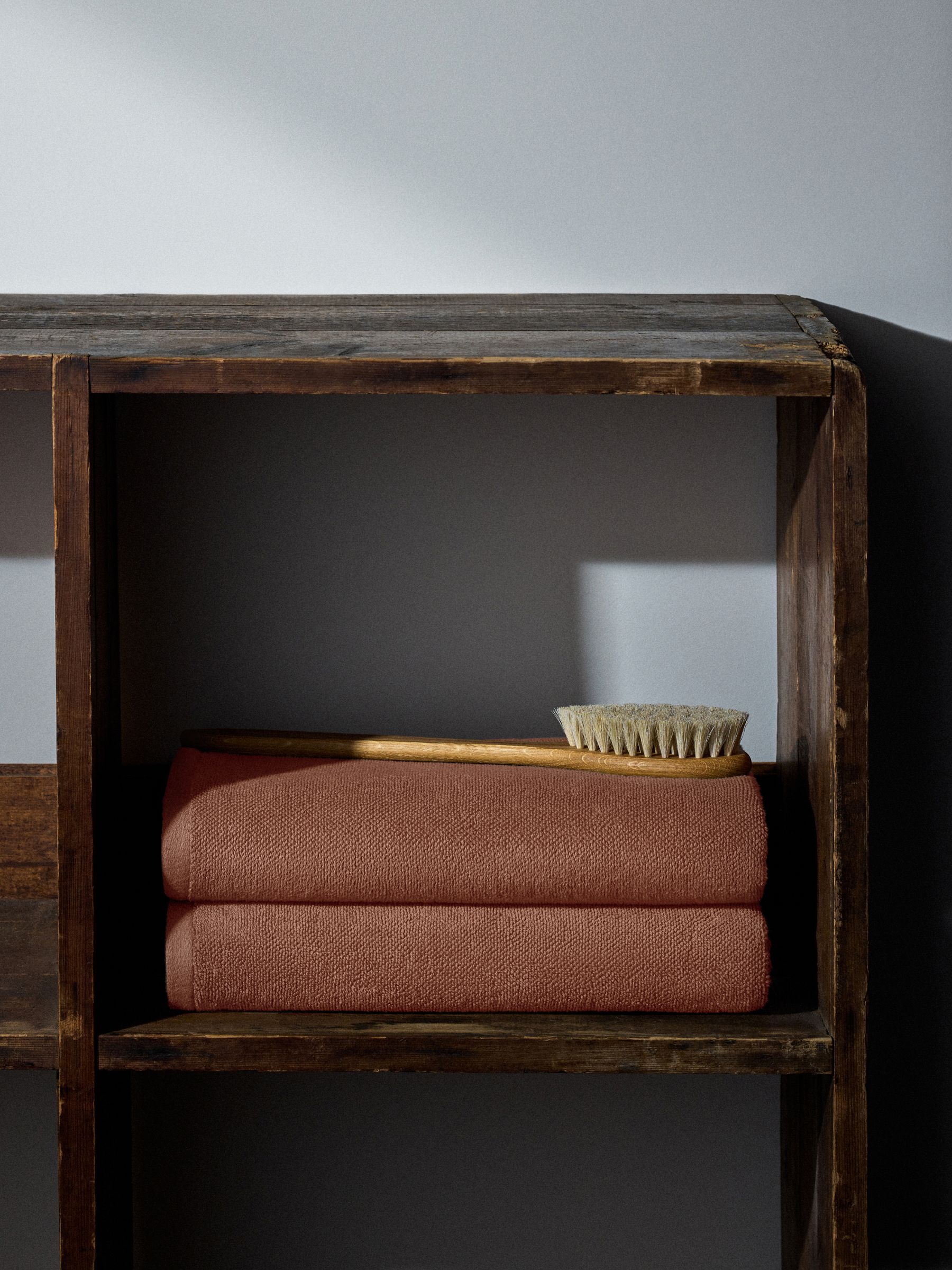 Rust Set of 2 Popcorn Textured Bath Towels - Image 2 of 6 Rust Set of 2 Popcorn Textured Bath Towels - Image 2 of 6