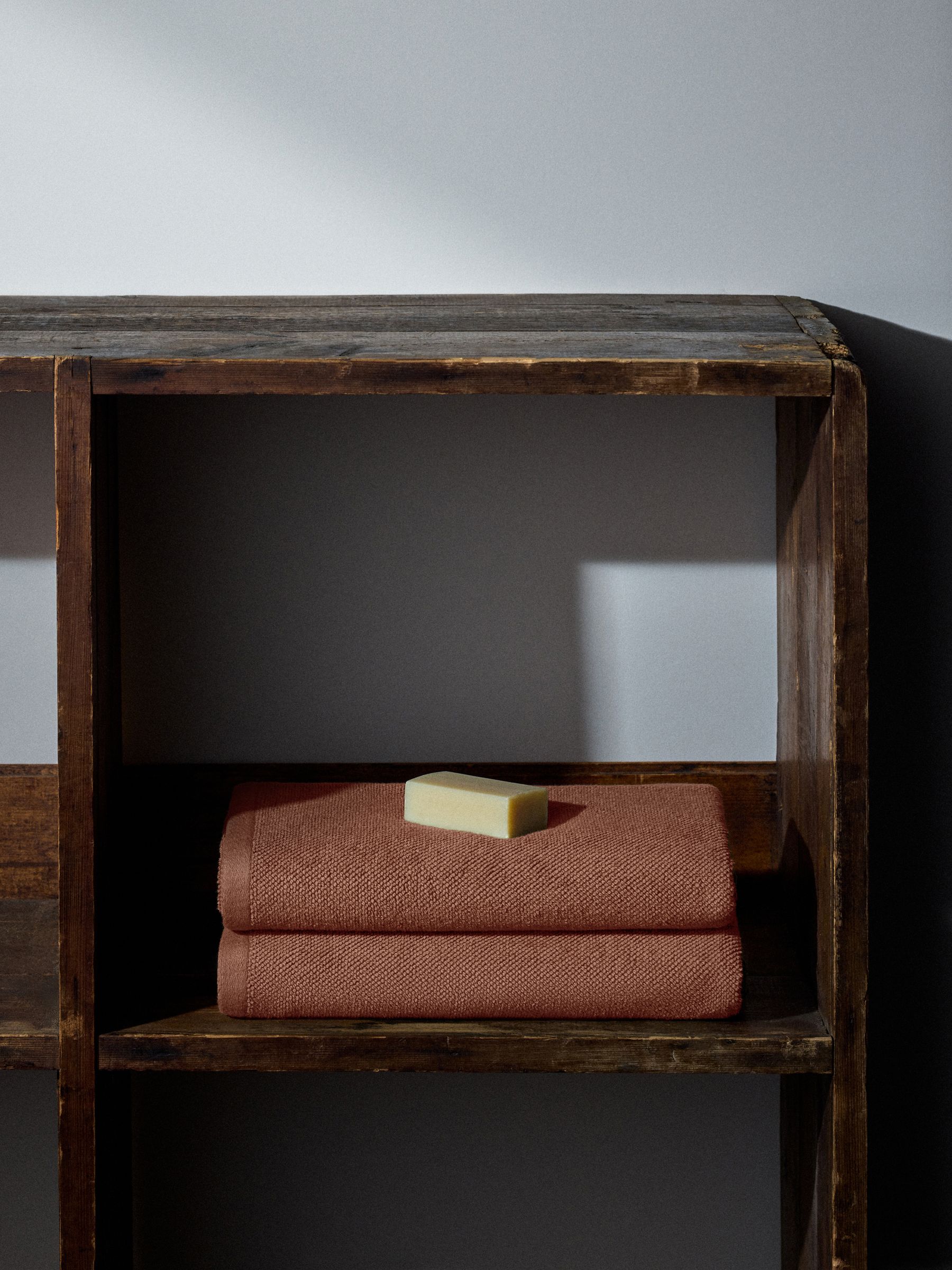 Rust Set of 2 Popcorn Textured Bath Towels - Image 3 of 6