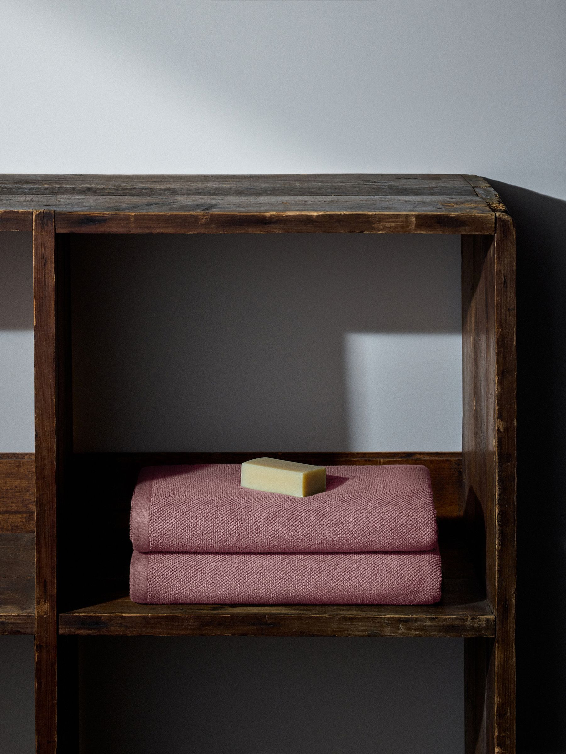 Pink Set of 2 Popcorn Textured Bath Towels - Image 3 of 5