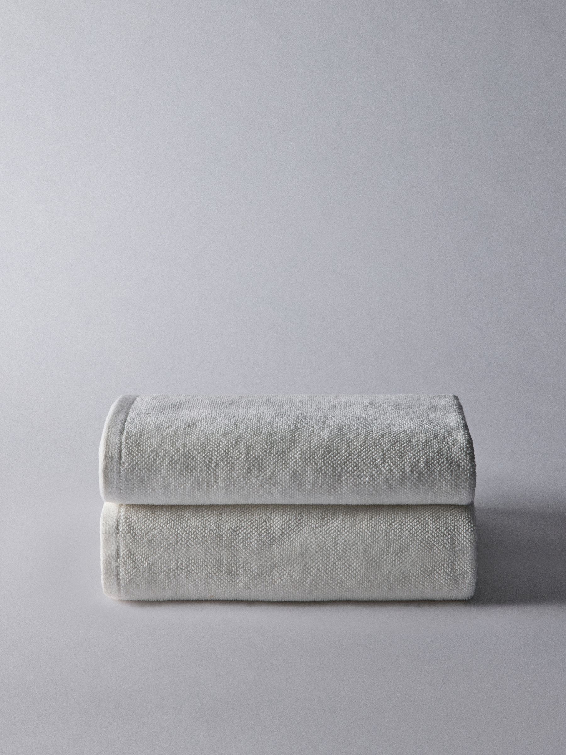 White Set of 2 Popcorn Textured Bath Towels - Image 4 of 6