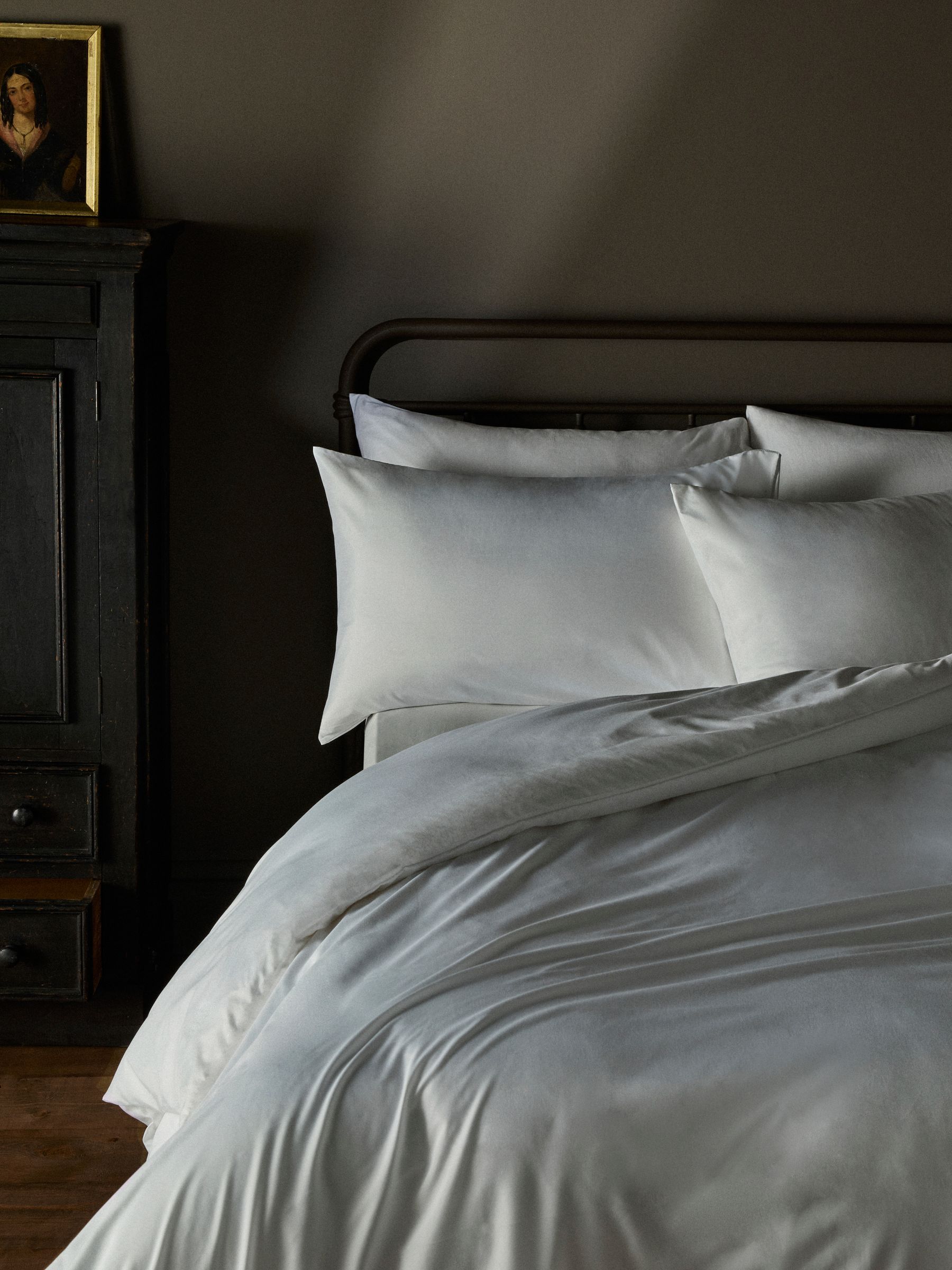 White 8 piece Microfibre Duvet Cover and Pillowcase Set with Fitted Sheets - Image 3 of 3