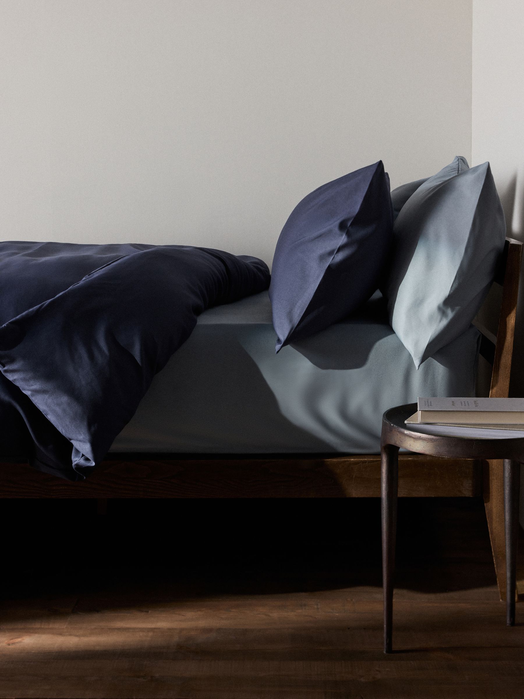 Navy/Blue 8 piece Microfibre Duvet Cover and Pillowcase Set with Fitted Sheets - Image 2 of 6