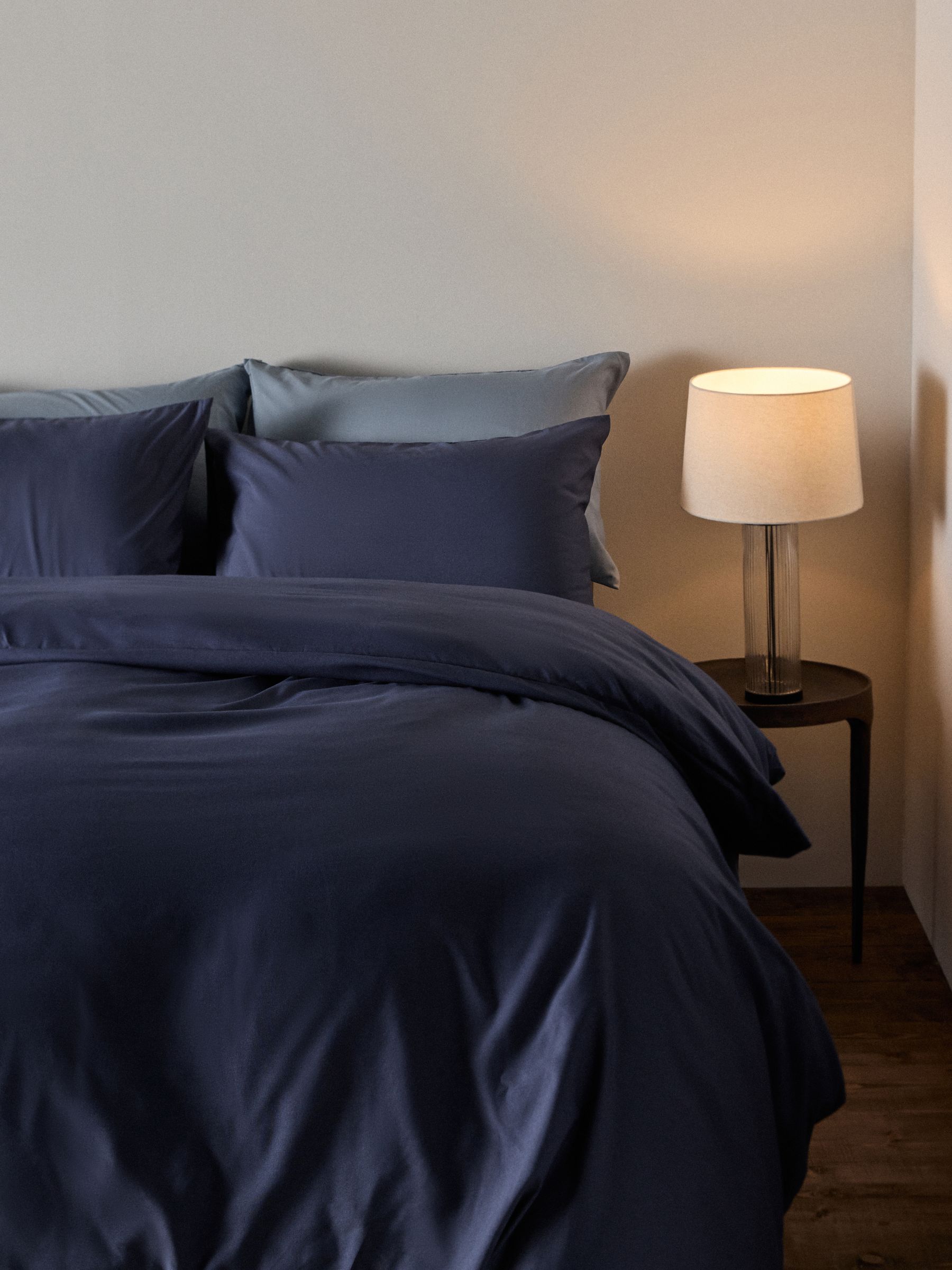 Navy/Blue 8 piece Microfibre Duvet Cover and Pillowcase Set with Fitted Sheets - Image 3 of 6