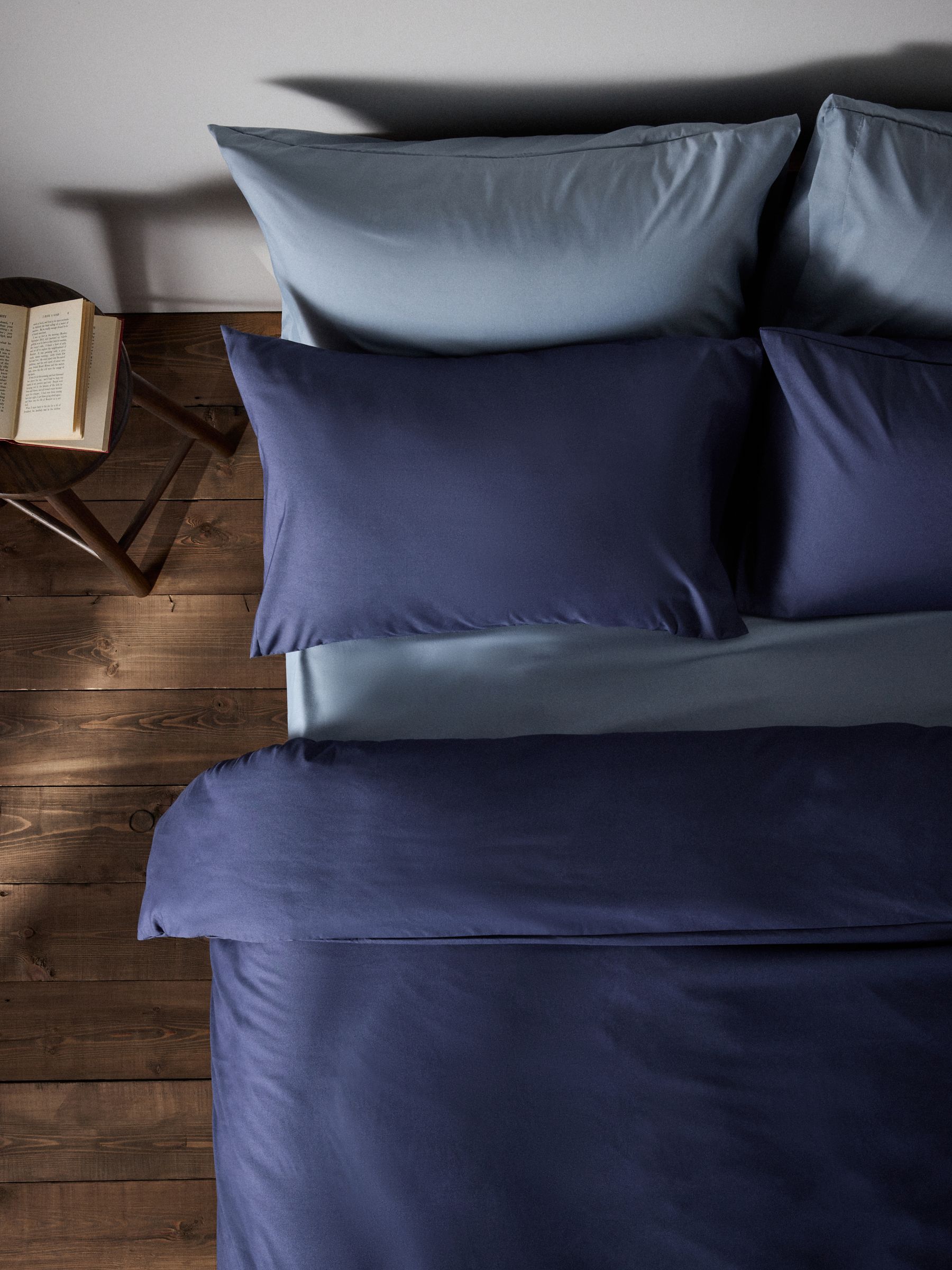 Navy/Blue 8 piece Microfibre Duvet Cover and Pillowcase Set with Fitted Sheets - Image 6 of 6