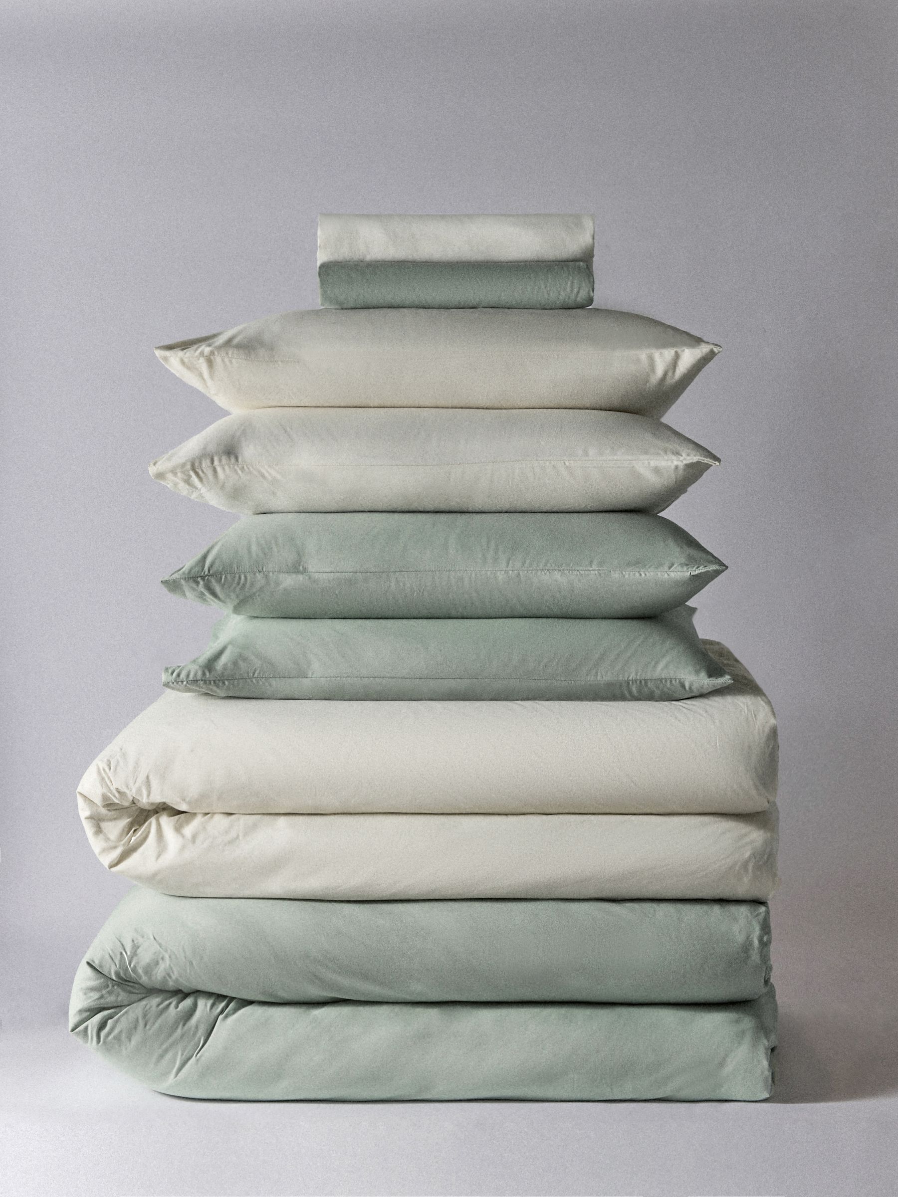 Green/White 8 piece Microfibre Duvet Cover and Pillowcase Set with Fitted Sheets - Image 1 of 4
