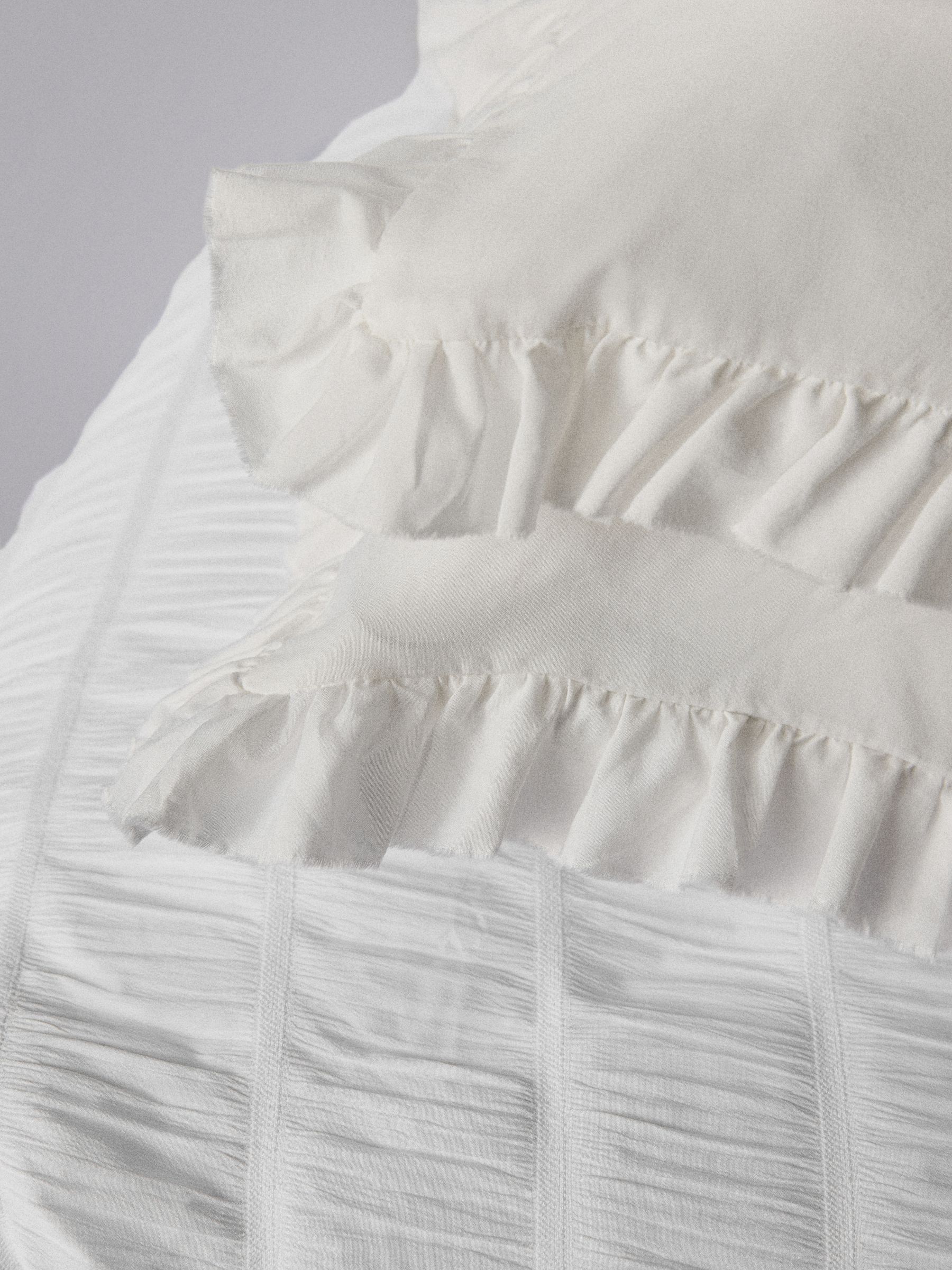 2 Pack White Seersucker/Frill Duvet Cover and Pillowcase Set with Fitted Sheets - Image 5 of 6