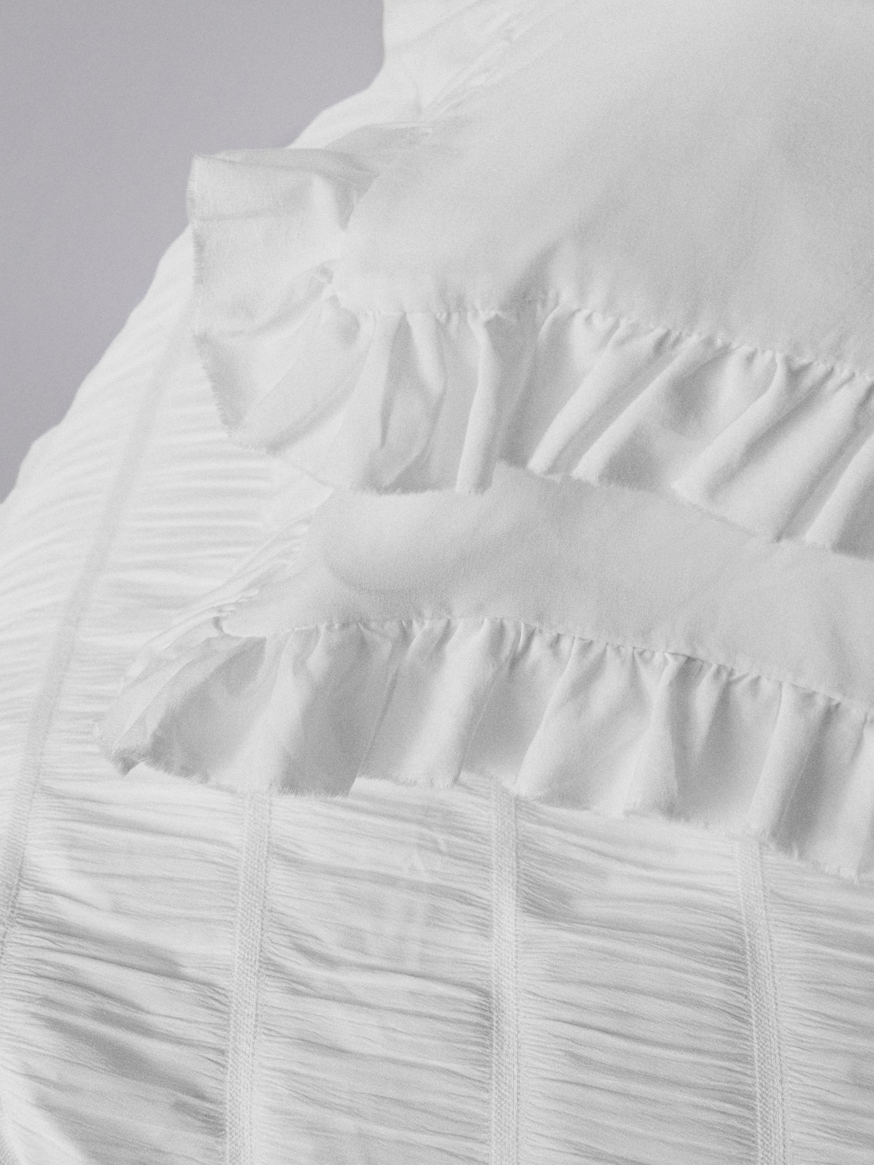 8 Piece Duvet Cover and Pillowcase Set with Fitted Sheets White Seersucker/Frill - Image 5 of 5