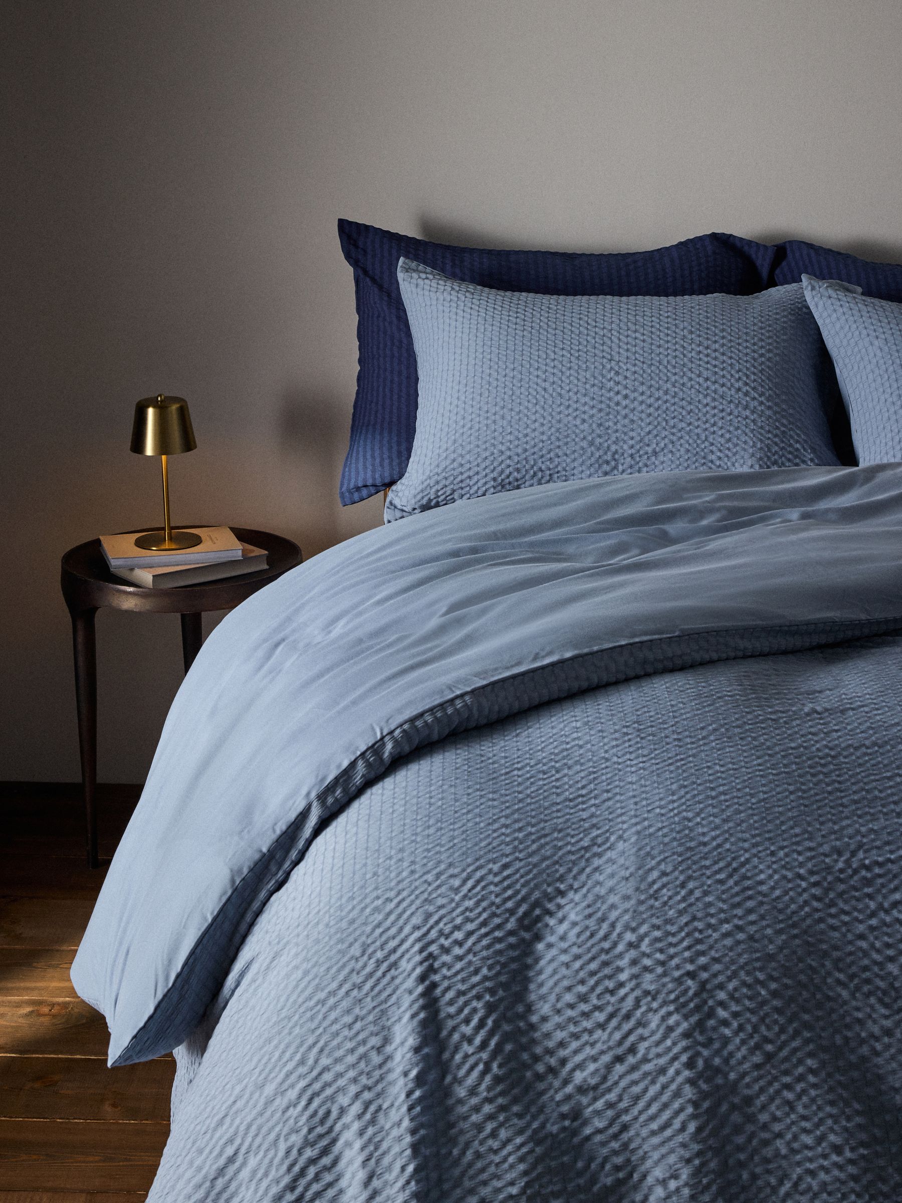 2 Pack Blue/Navy Seersucker Duvet Cover and Pillowcase with Fitted Sheets - Image 2 of 6