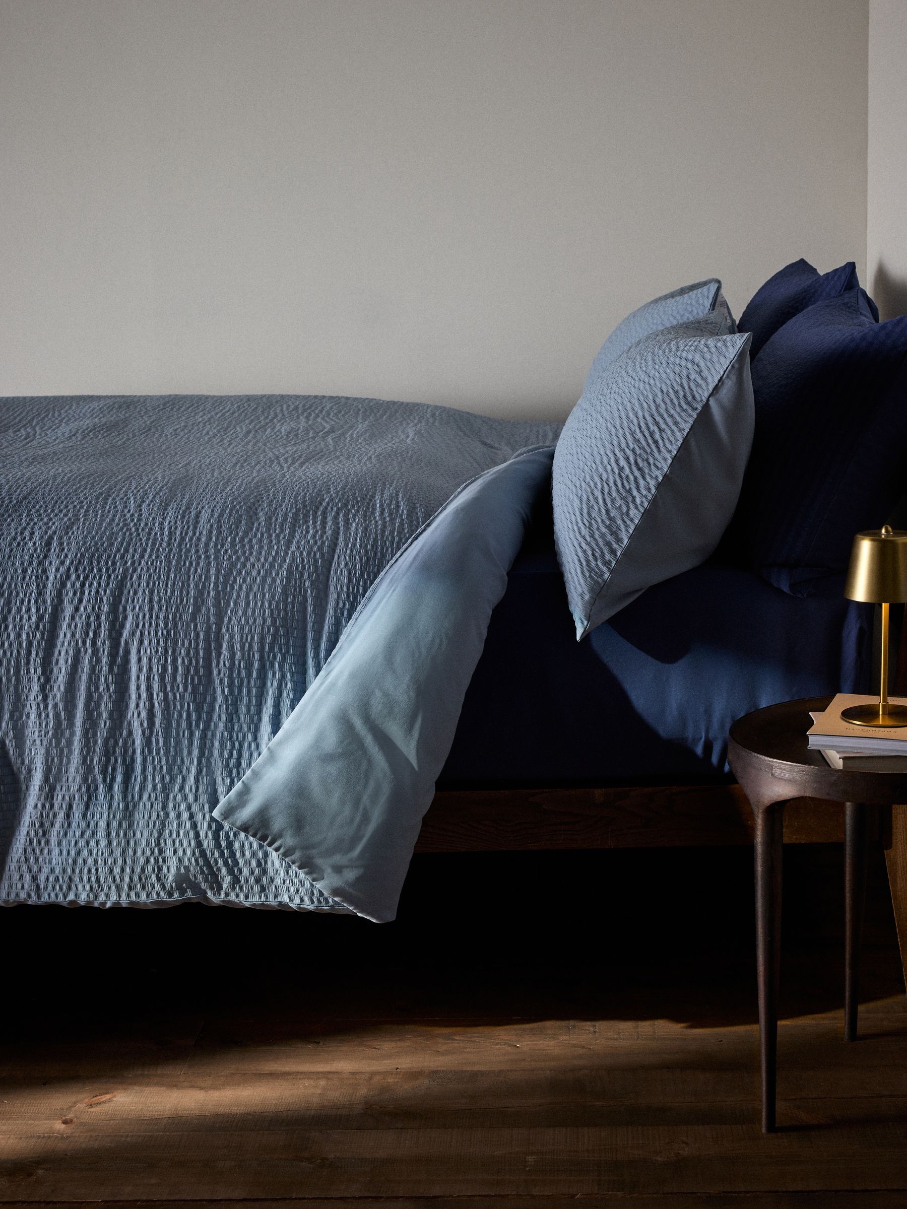 2 Pack Blue/Navy Seersucker Duvet Cover and Pillowcase with Fitted Sheets - Image 3 of 6