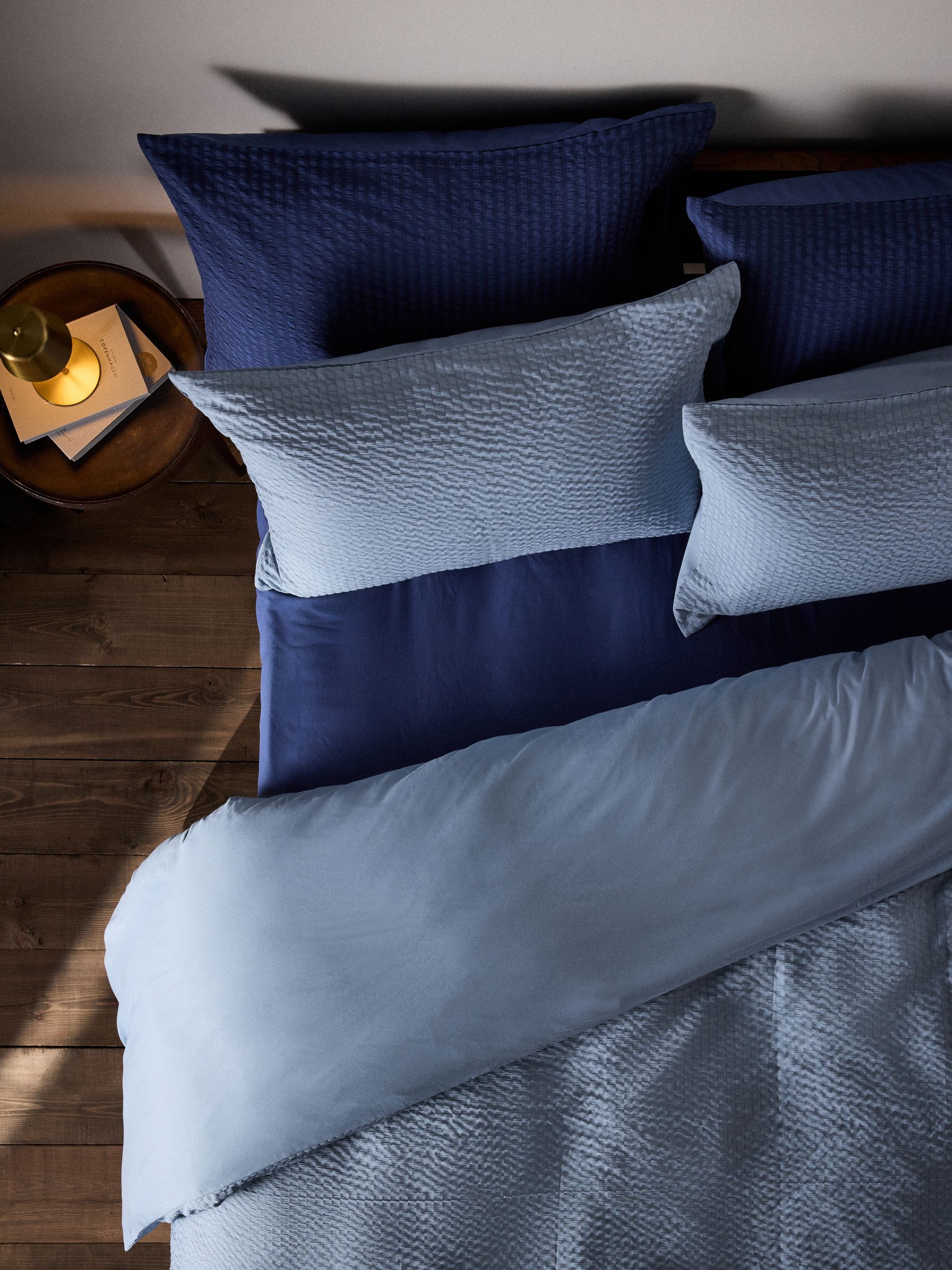 2 Pack Blue/Navy Seersucker Duvet Cover and Pillowcase with Fitted Sheets - Image 4 of 6