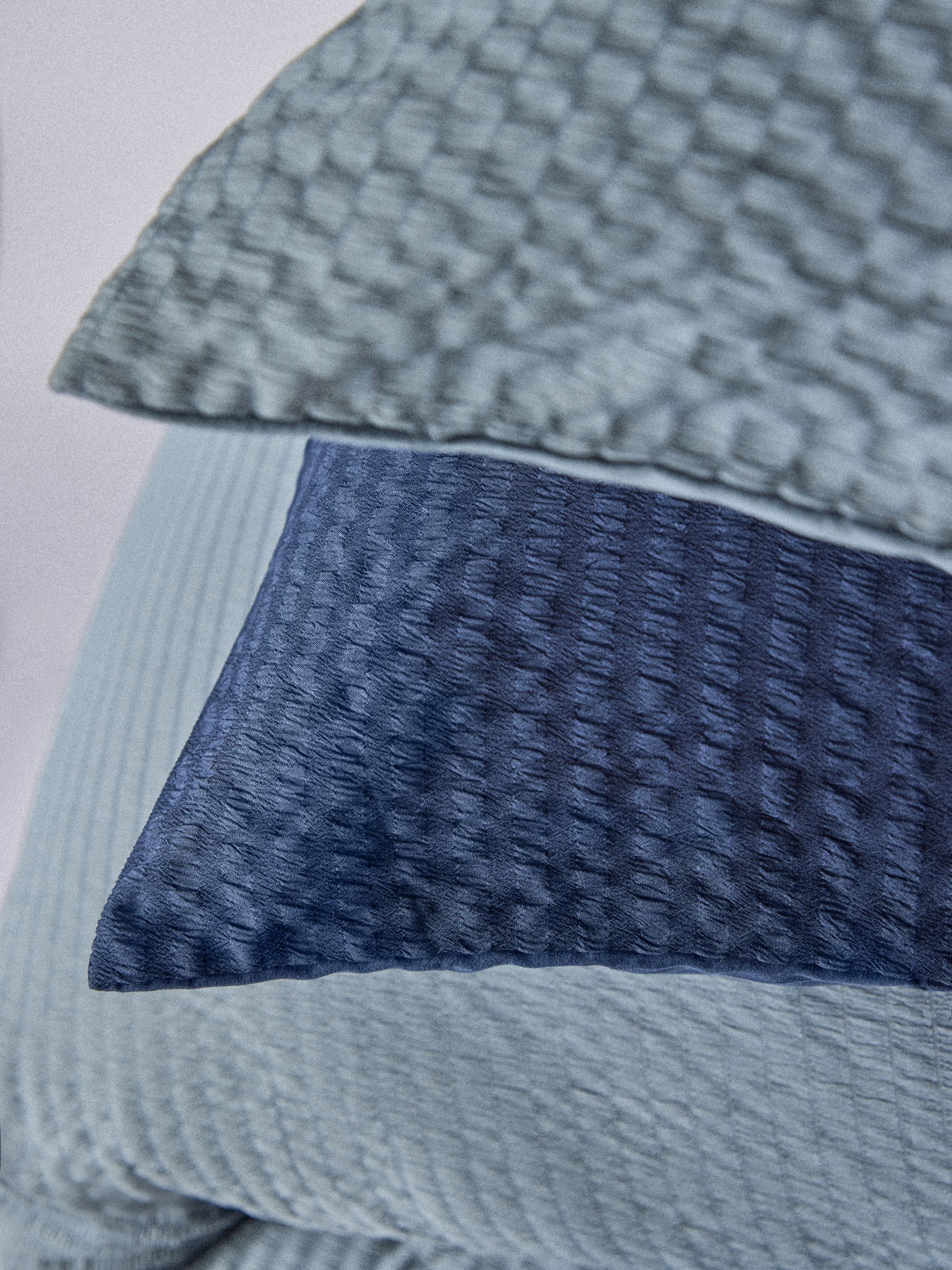 2 Pack Blue/Navy Seersucker Duvet Cover and Pillowcase with Fitted Sheets - Image 6 of 6