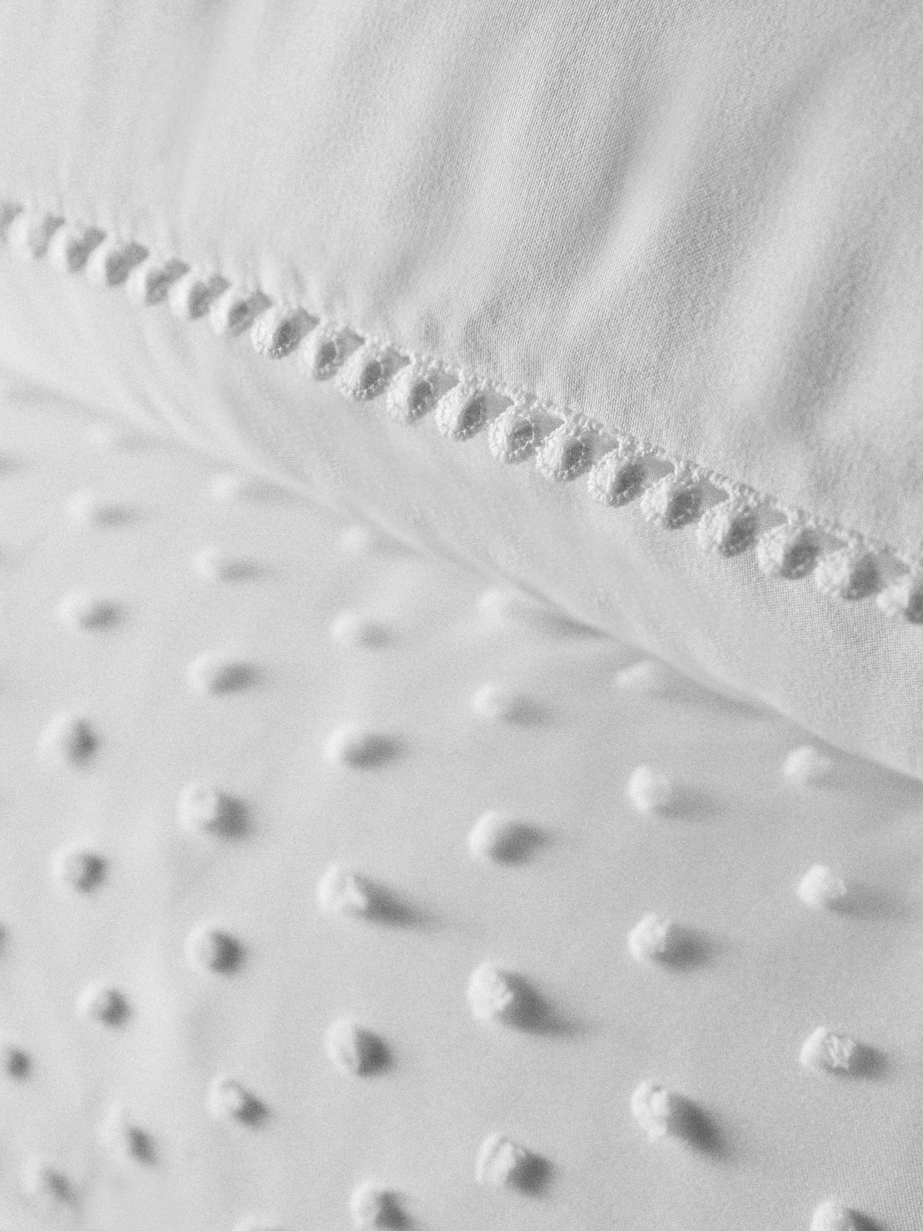 White Tufted/Pom Pom 8 Piece Duvet Cover and Pillowcase Set with Fitted Sheets - Image 5 of 6