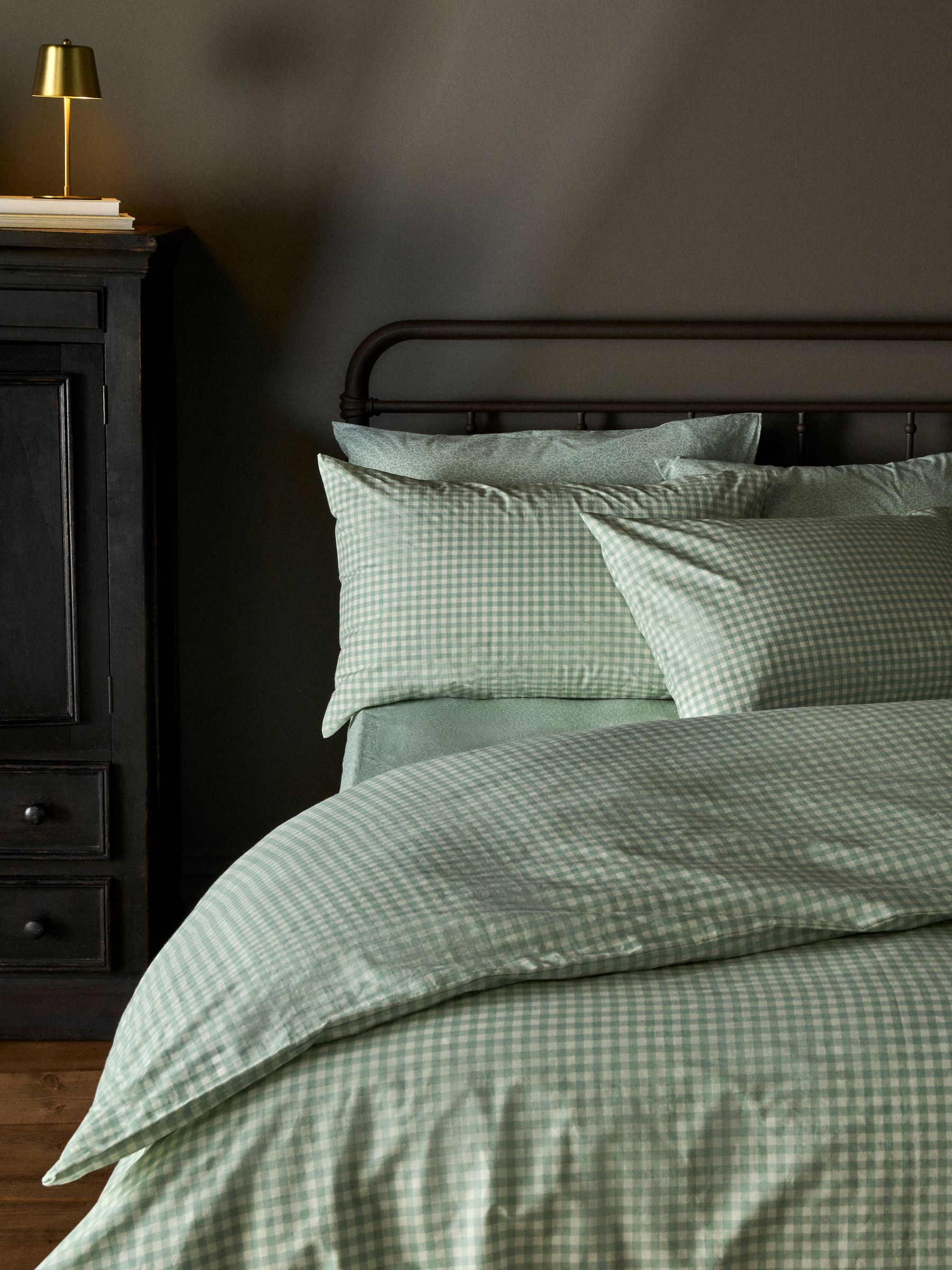 2 Pack Green Gingham/ Floral Printed Duvet Cover and Pillowcase Set with Fitted Sheets - Image 2 of 5