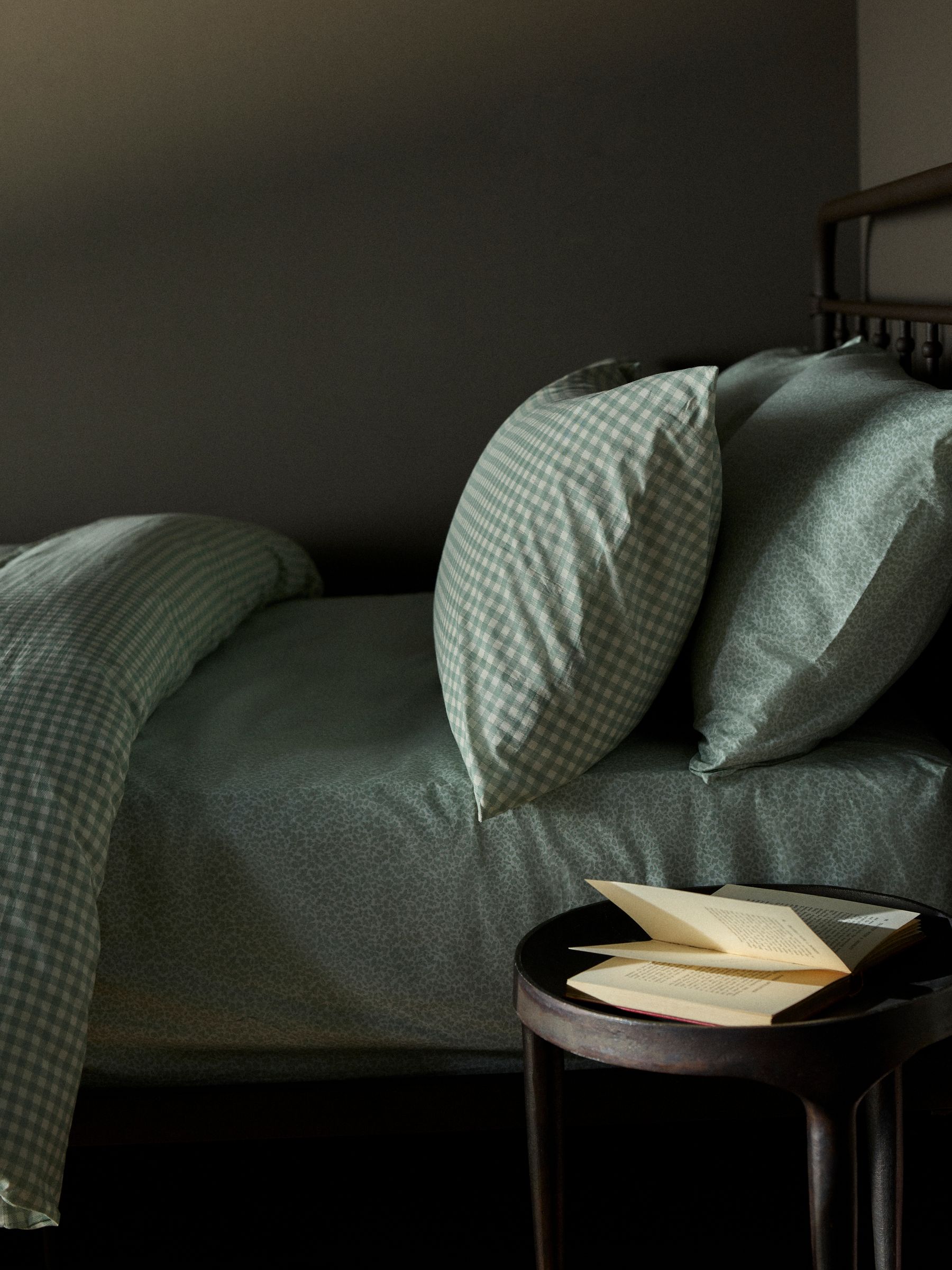 2 Pack Green Gingham/ Floral Printed Duvet Cover and Pillowcase Set with Fitted Sheets - Image 4 of 5