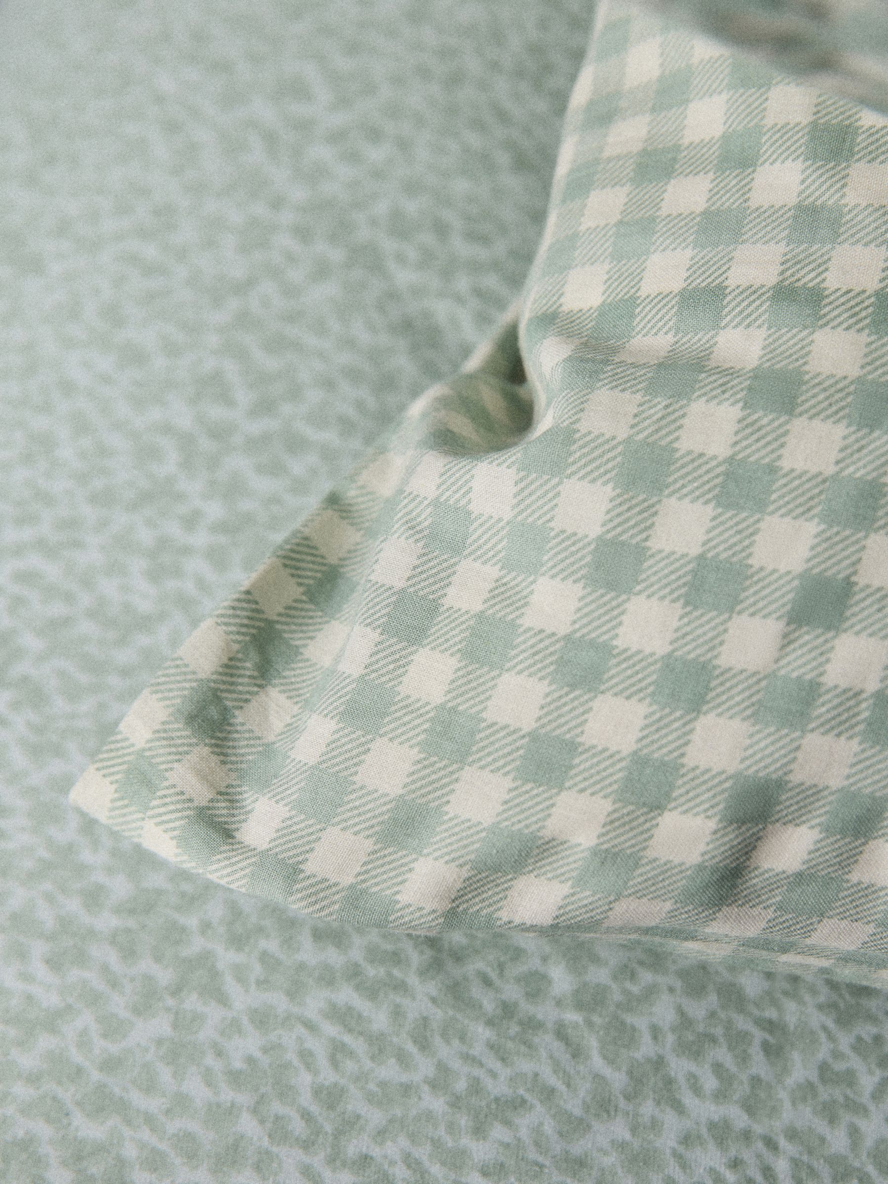2 Pack Green Gingham/ Floral Printed Duvet Cover and Pillowcase Set with Fitted Sheets - Image 5 of 5