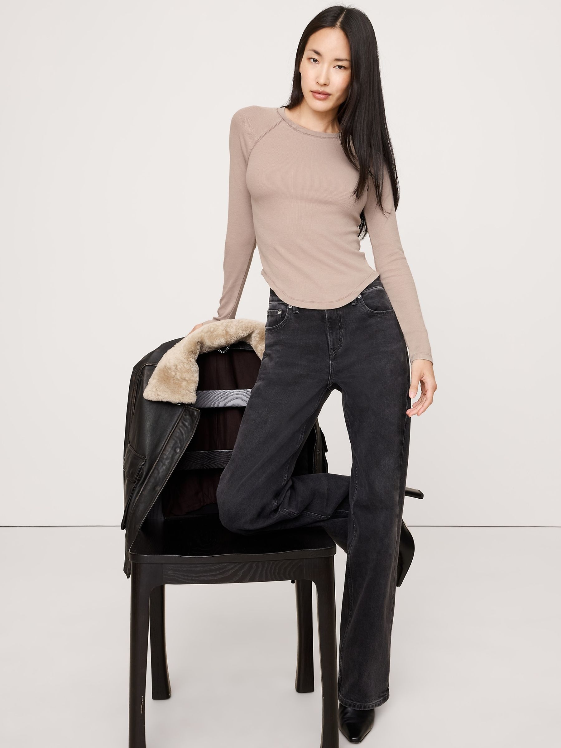 Banana Republic Brown Ribbed Curved-Hem Long Sleeve T-Shirt - Image 1 of 4