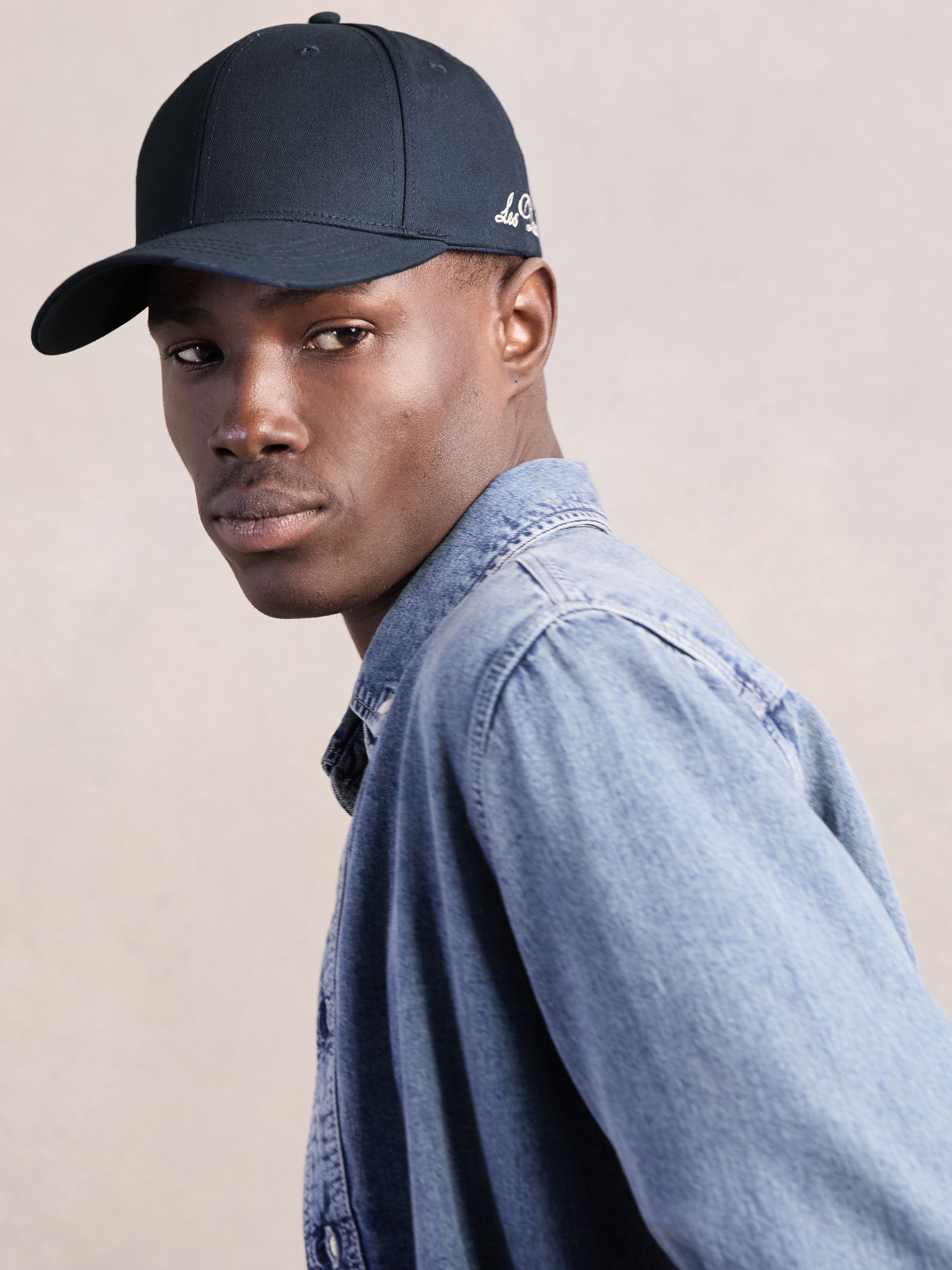 قبعة بيسبول قطنية مزينة بشعار من Les Deux باللون الأزرق الداكن - صورة 2 من 5