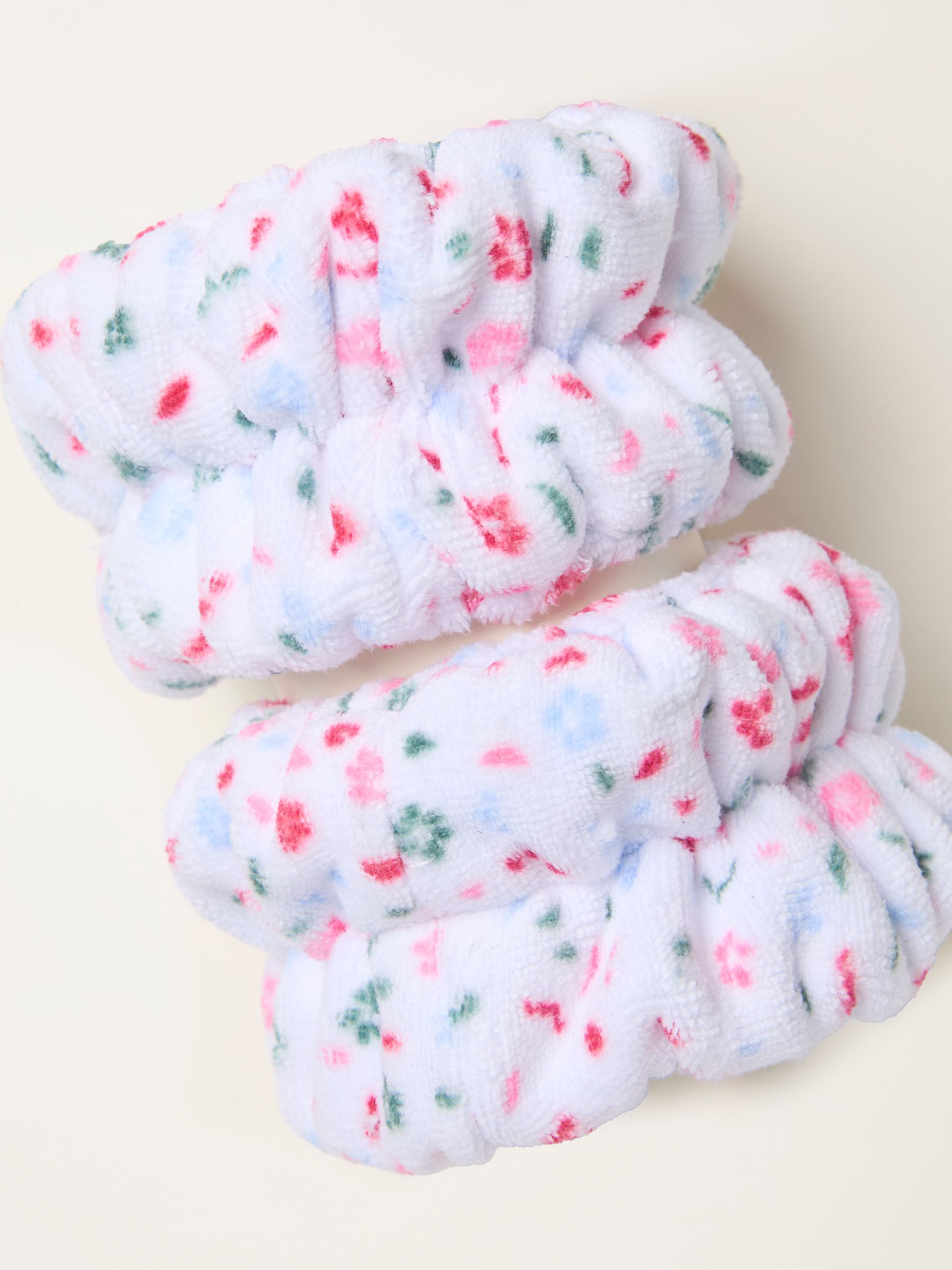 White Floral Microfibre Wrist Washbands - Image 2 of 2 White Floral Microfibre Wrist Washbands - Image 2 of 2