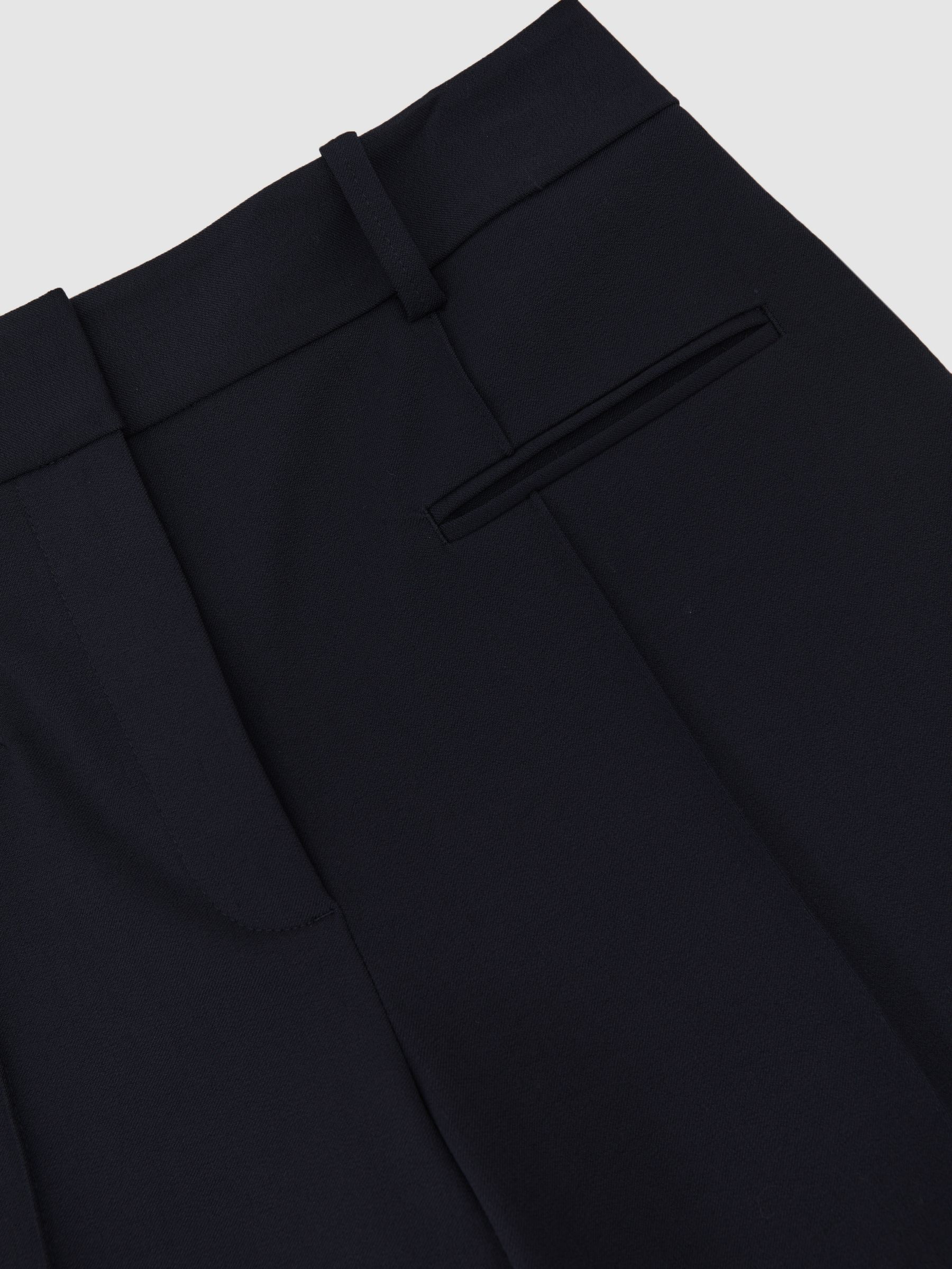 Petite Pintuck Tapered Trousers in Navy - Billede 6 af 7