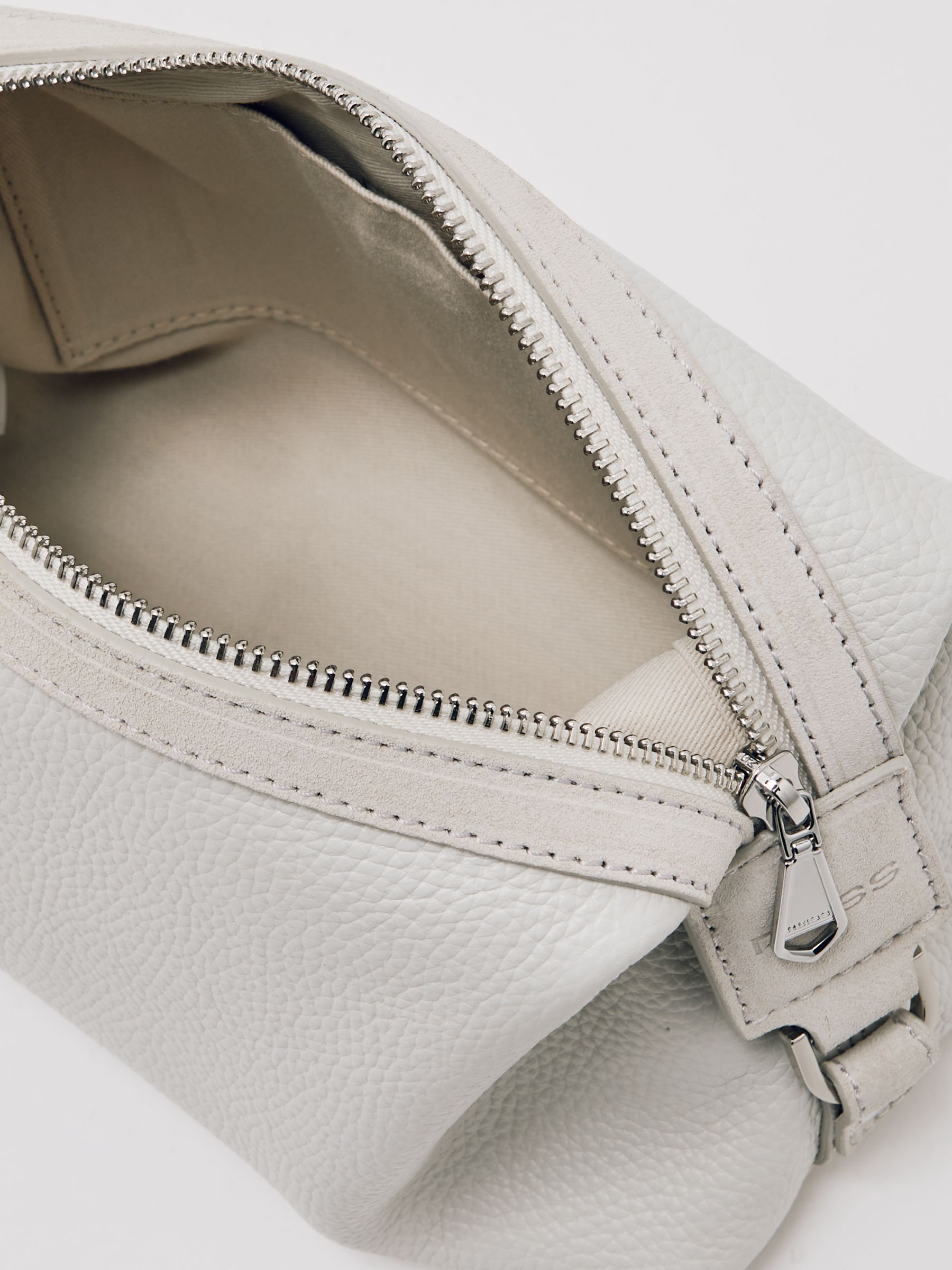 Bag in Off White - Image 2 of 4