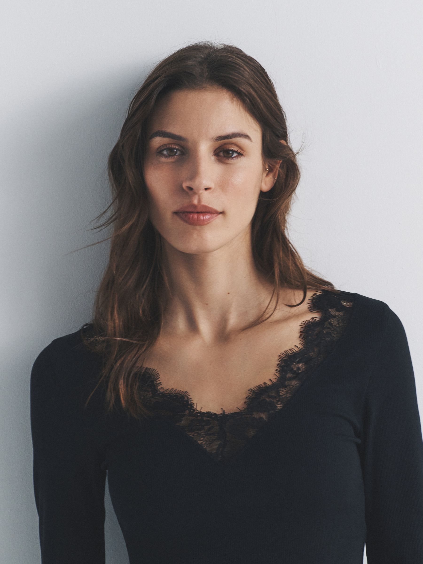 4 Pack Long Sleeve V-Neck Ribbed Lace Trim T-Shirt Black/Chocolate Brown/Taupe Brown/Cream - Image 1 of 6