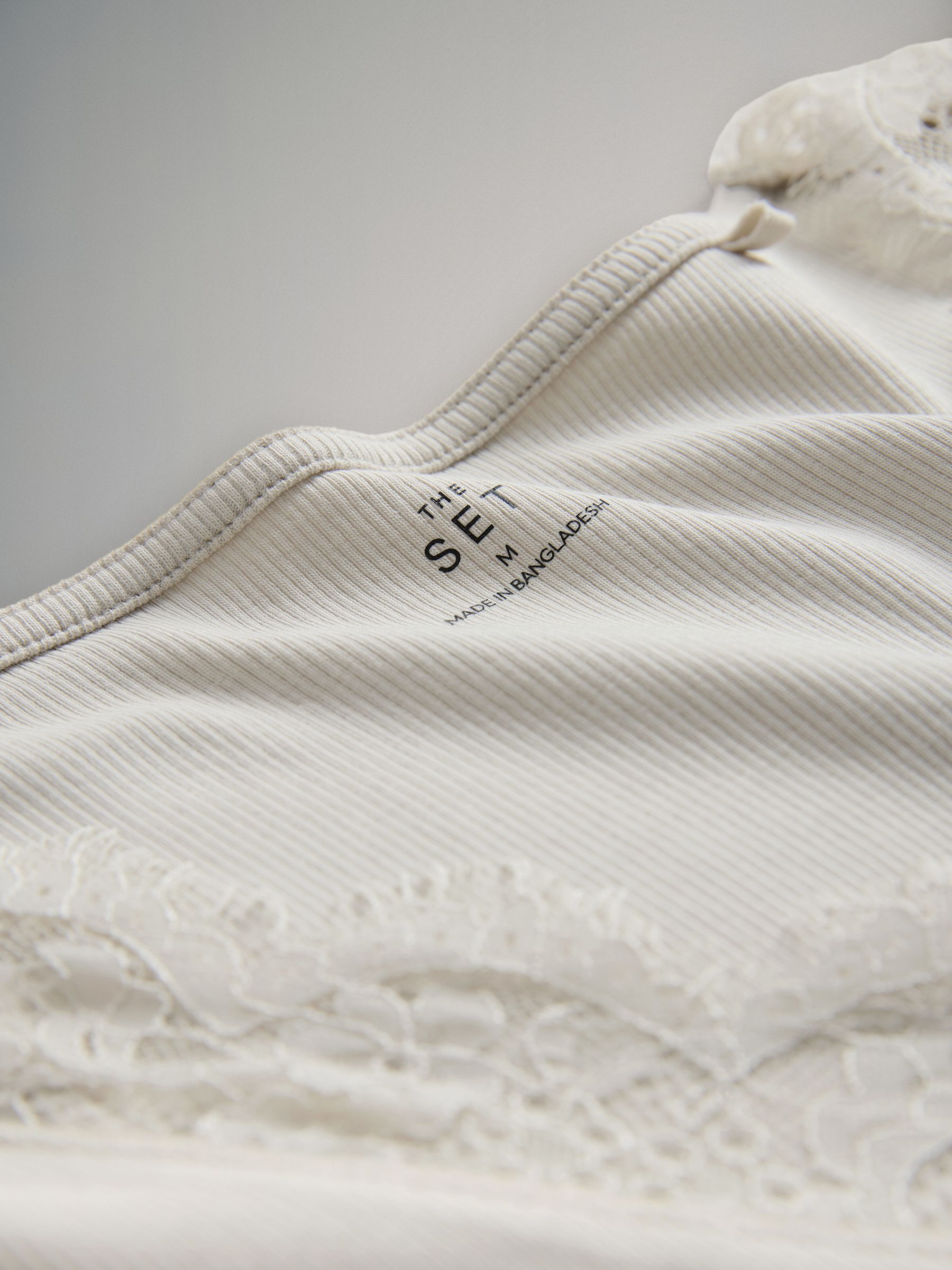 4 Pack Long Sleeve V-Neck Ribbed Lace Trim T-Shirt Black/Chocolate Brown/Taupe Brown/Cream - Image 6 of 6