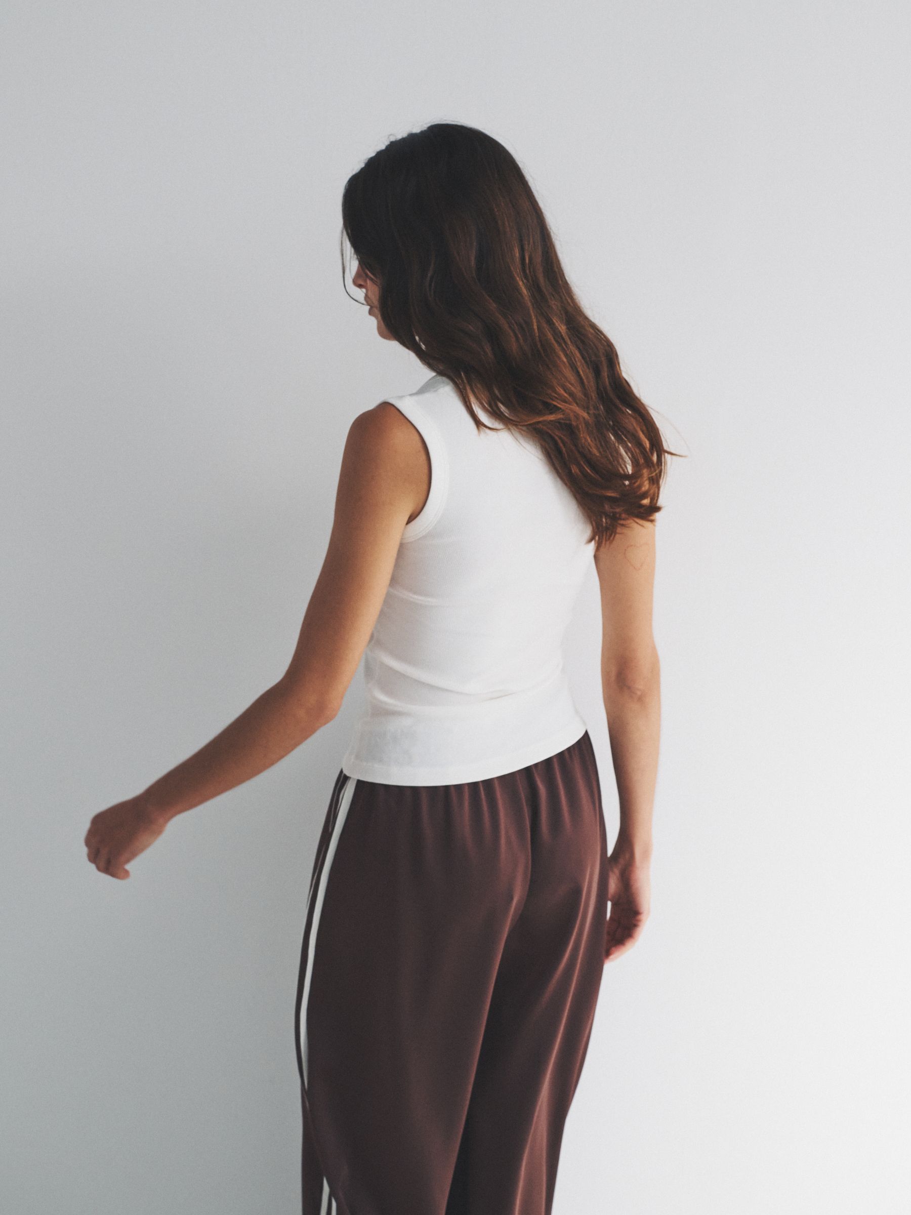 5 Pack Deep V-Neck Ribbed Vest Chocolate Brown/Pink/White - Image 3 of 6